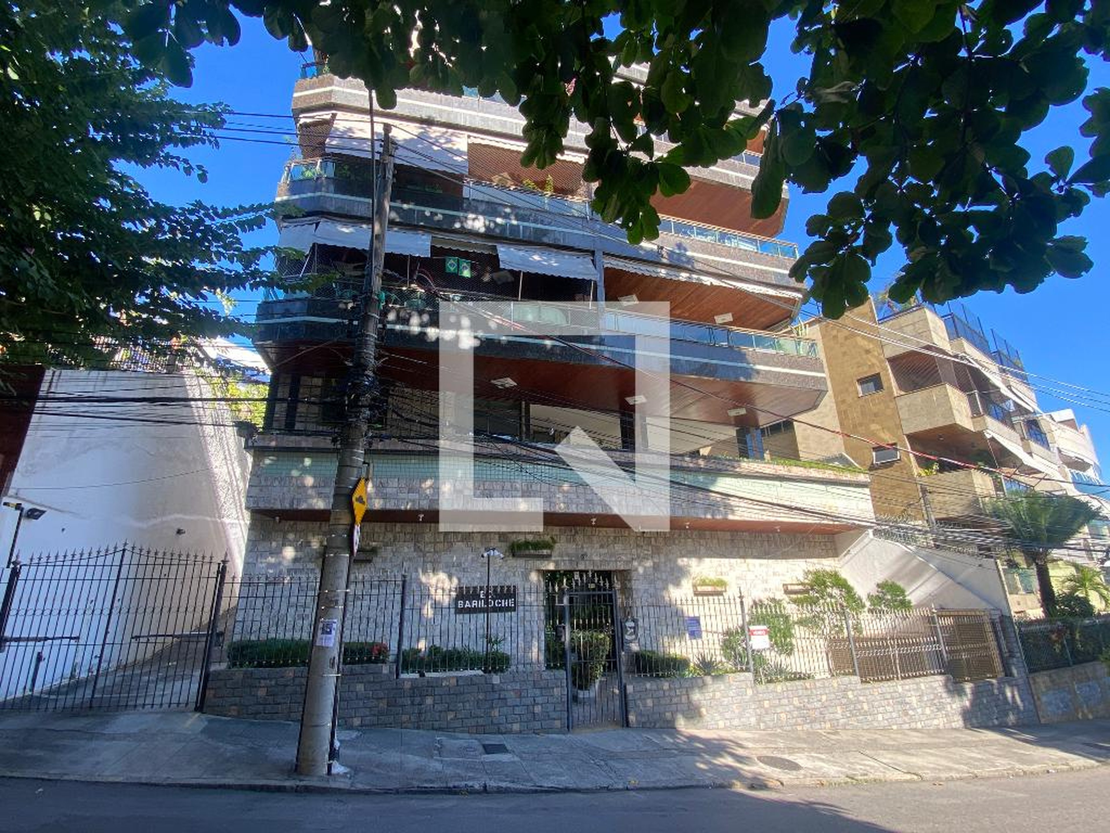 Fachada Condomínio em Rua Babaçu, 56