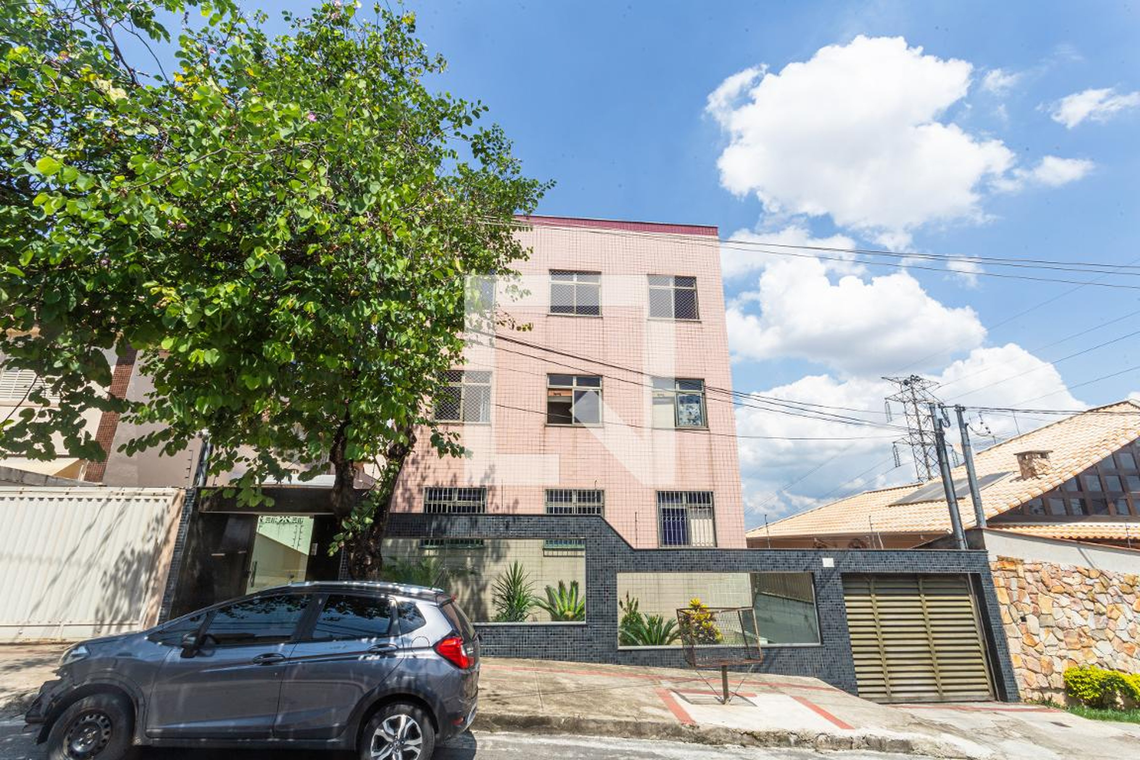 Fachada Condomínio em Rua Nicolina Pachêco, 244