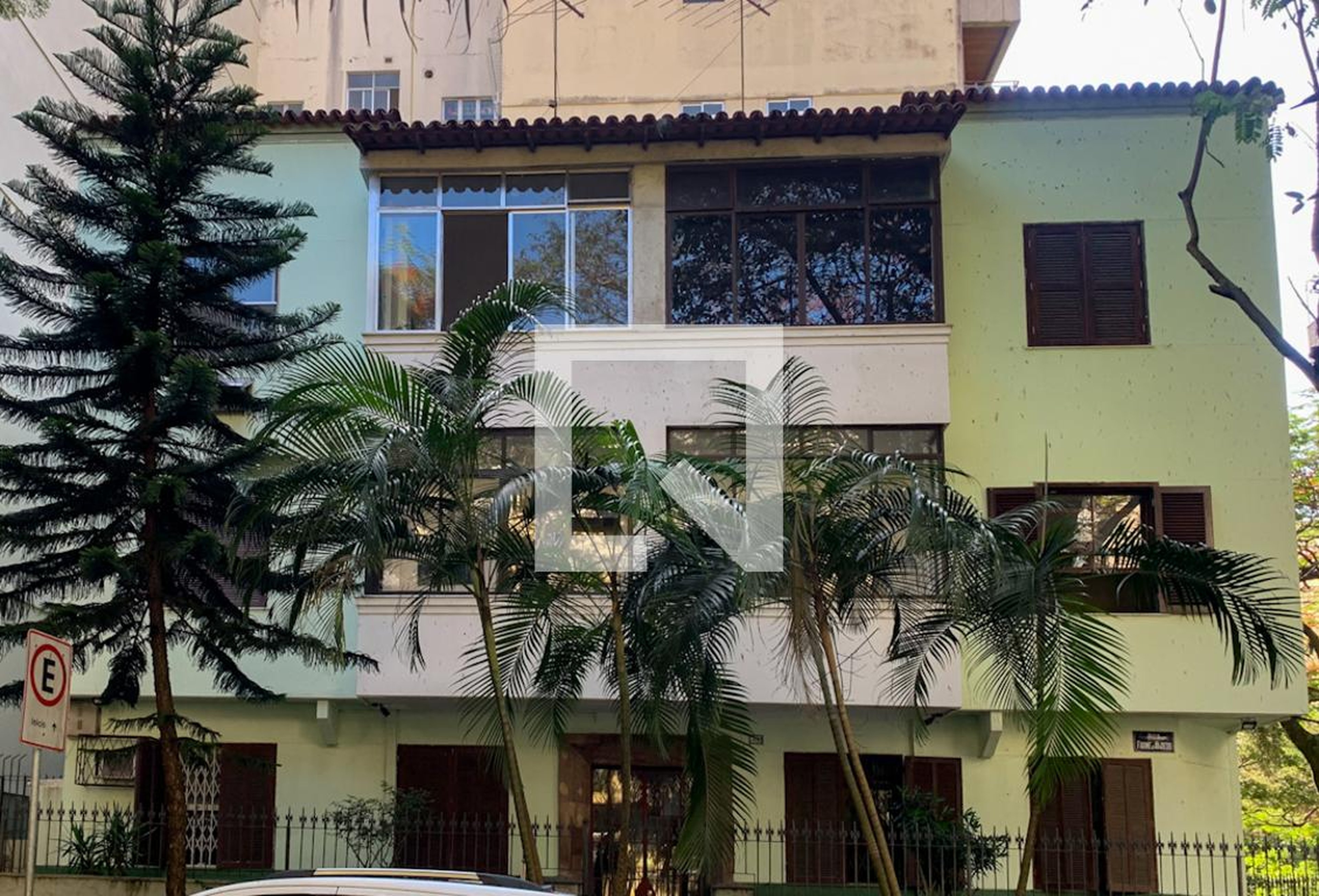 Fachada Condomínio em Rua Farme de Amoedo, 155