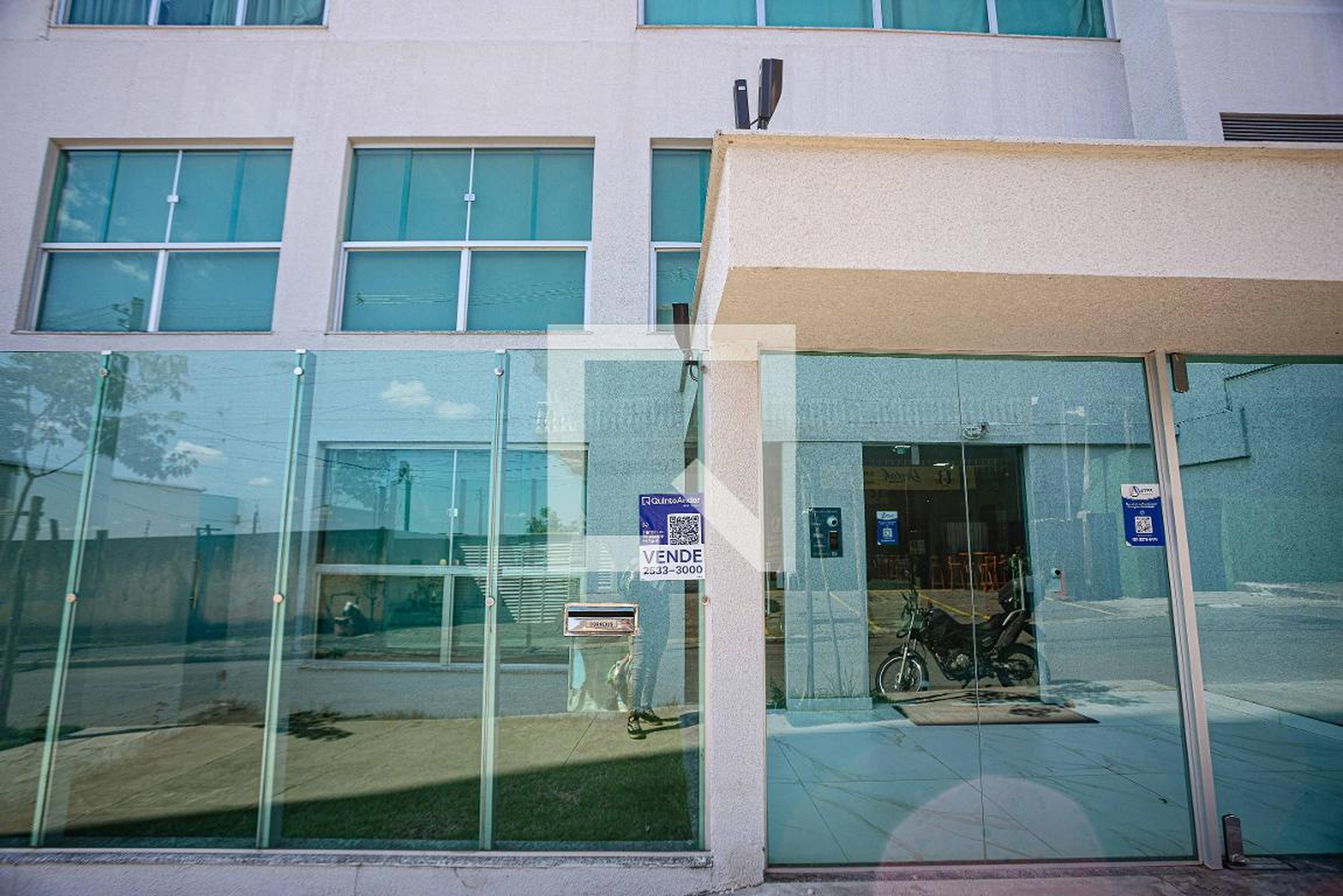 Fachada Condomínio em Rua Professor Euclydes Ferreira, 339