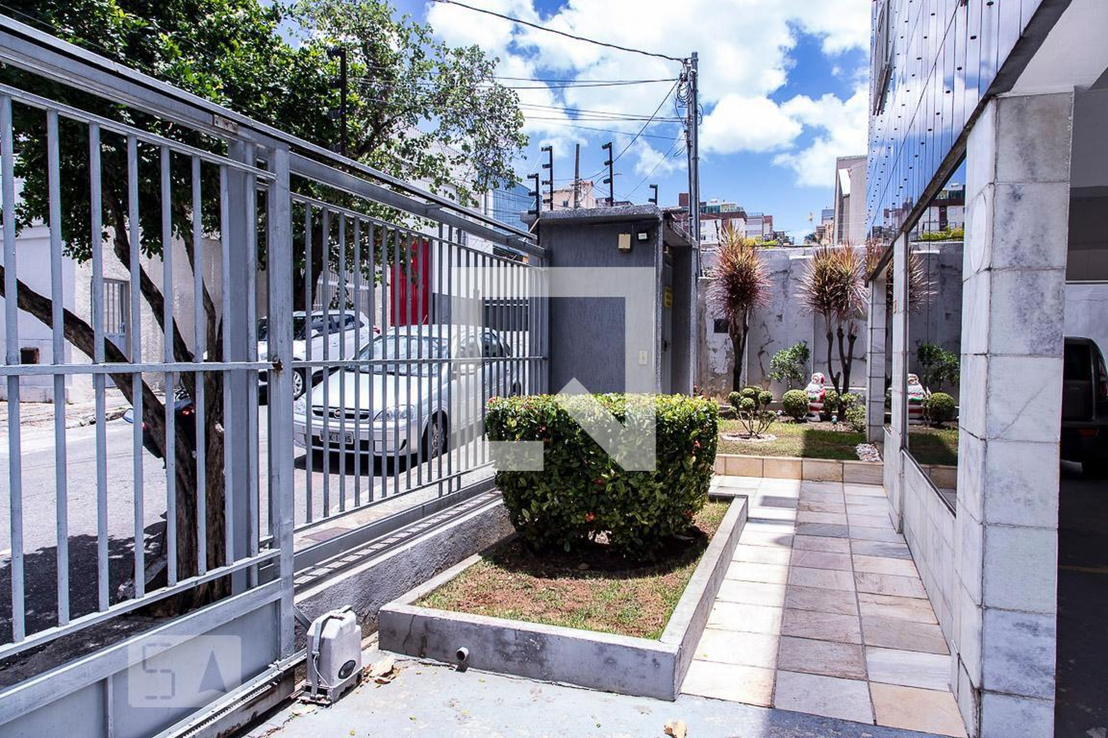 Entrada - Benjamin Ward