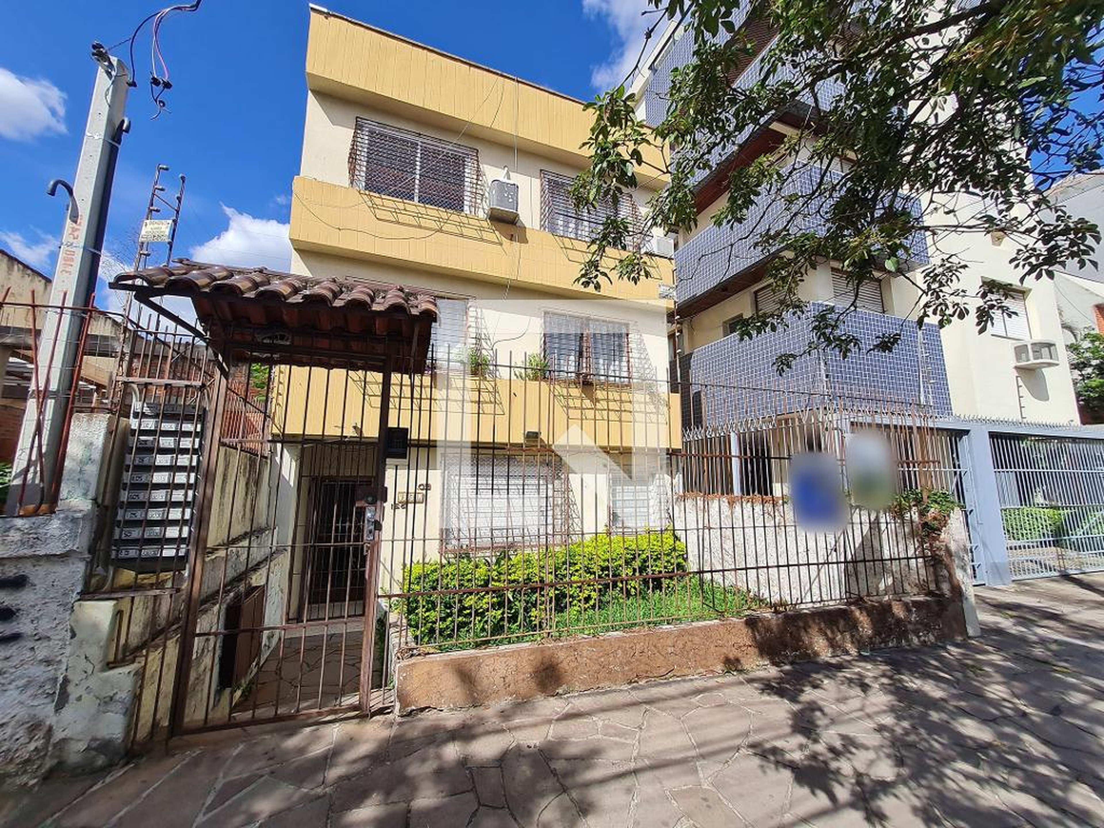 Fachada Condomínio em Rua João Guimarães, 311