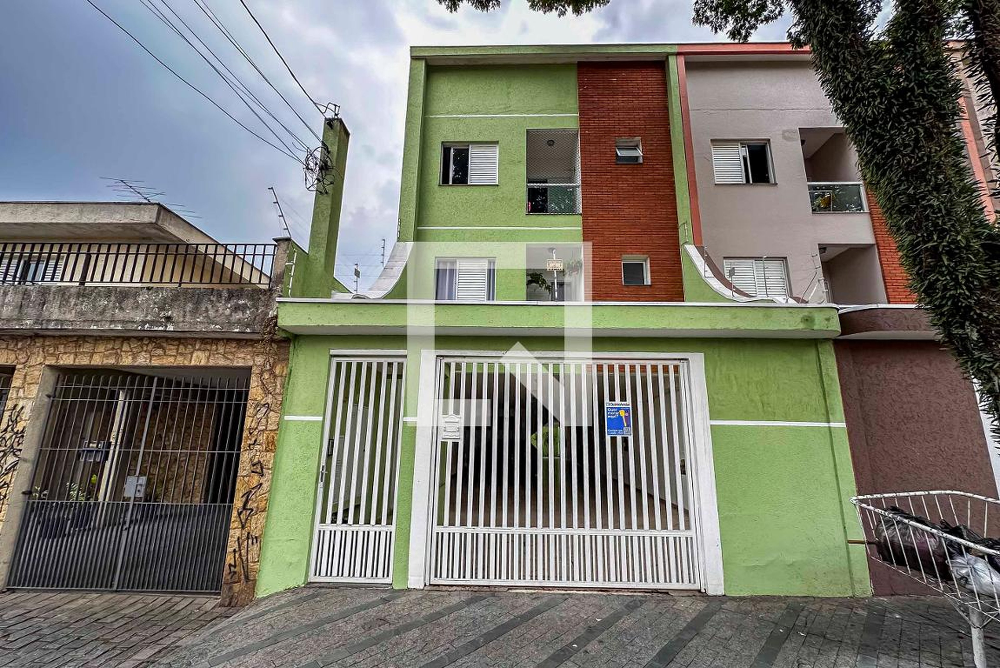 Fachada Condomínio em Rua Gravata, 217