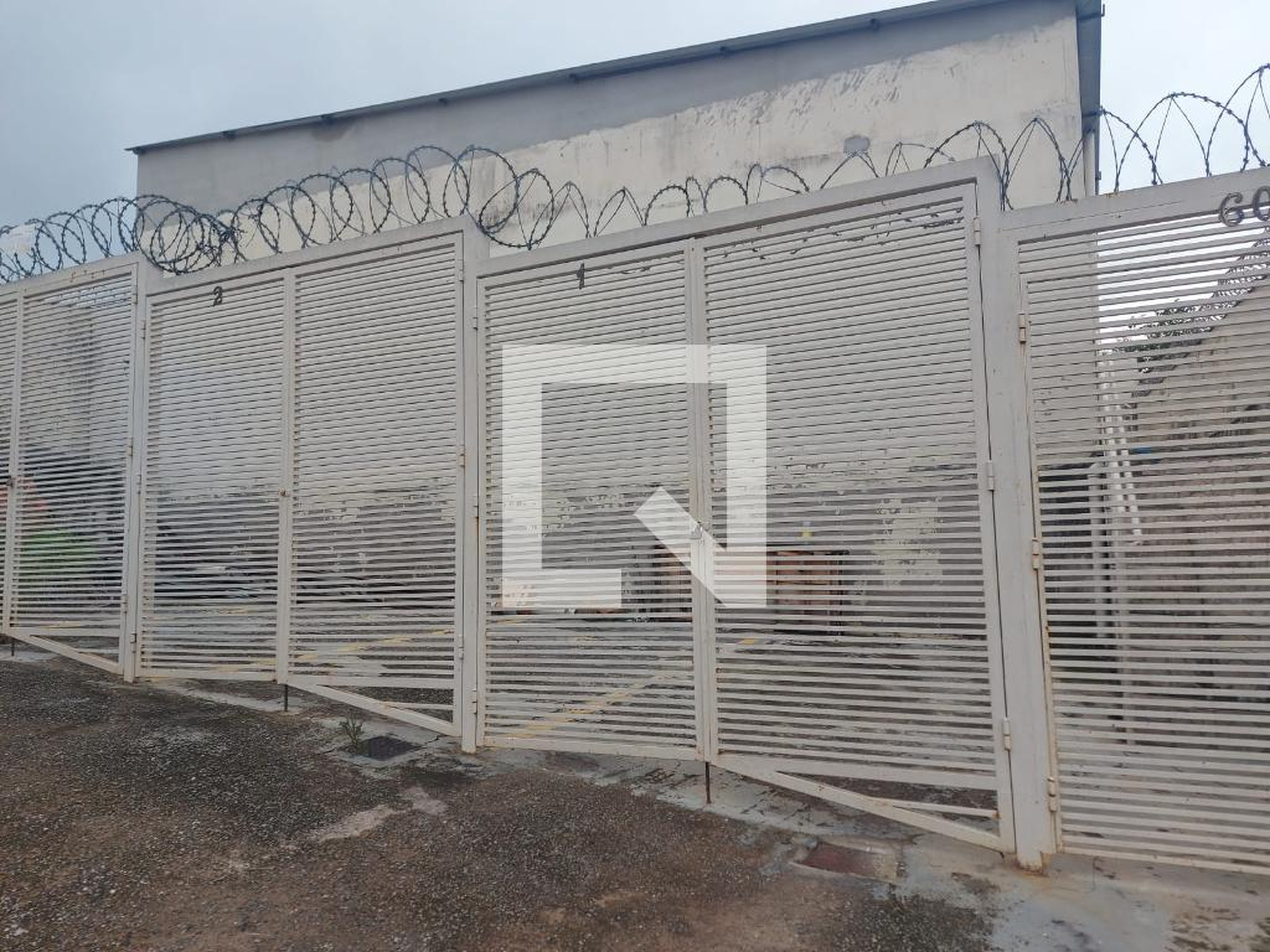 Fachada Condomínio em Rua Peróbas, 604