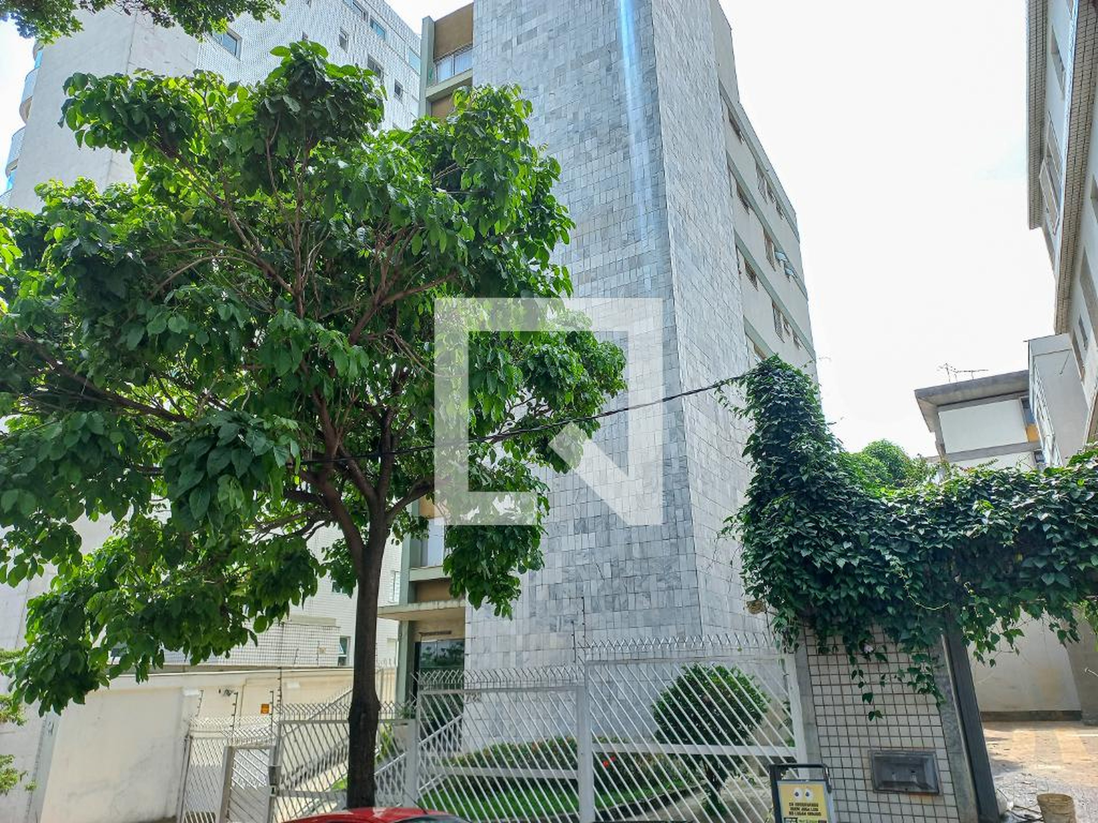 Fachada Condomínio em Rua Carangola, 723