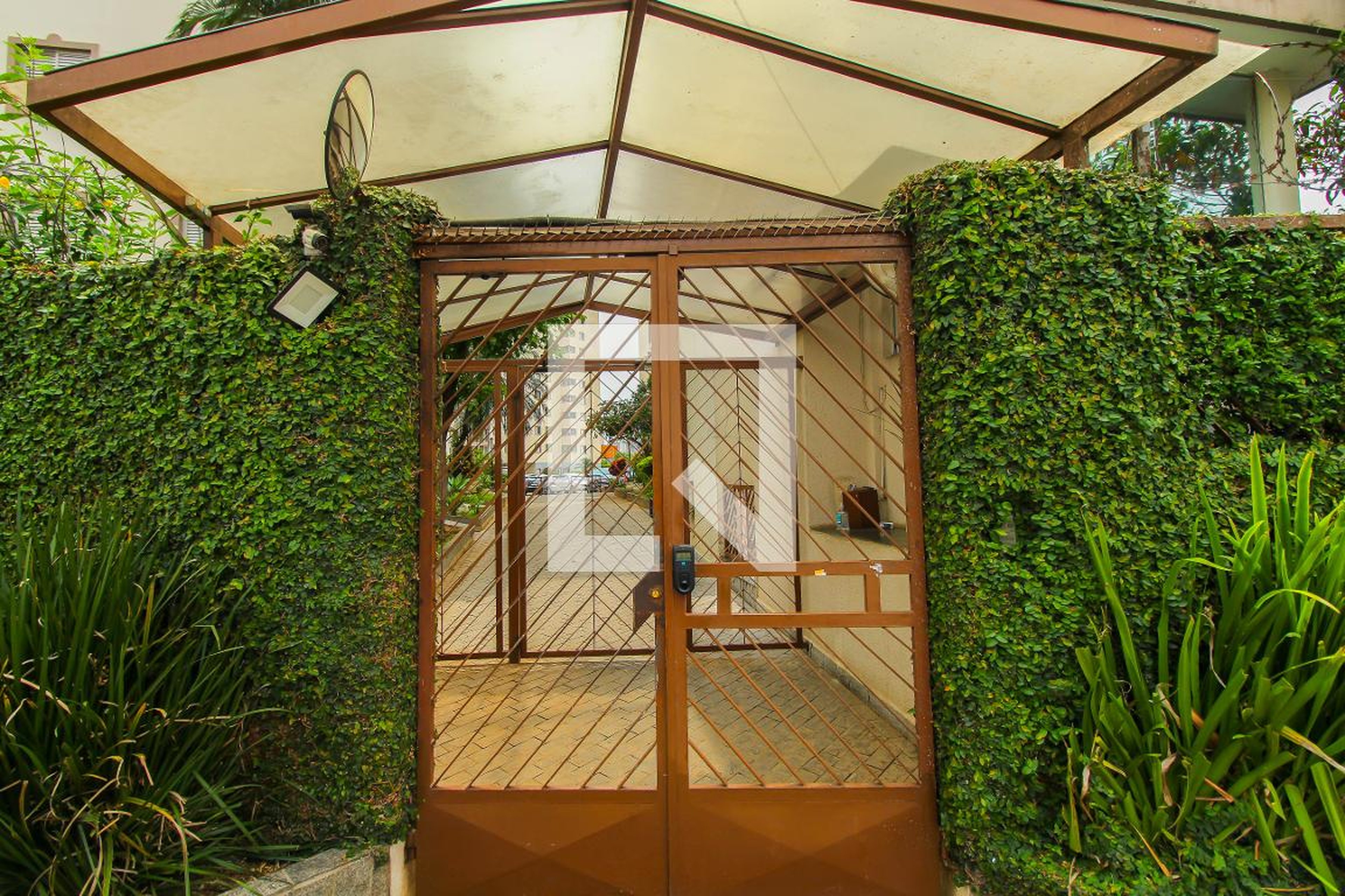 Fachada Condomínio em Estrada Velha da Penha, 264