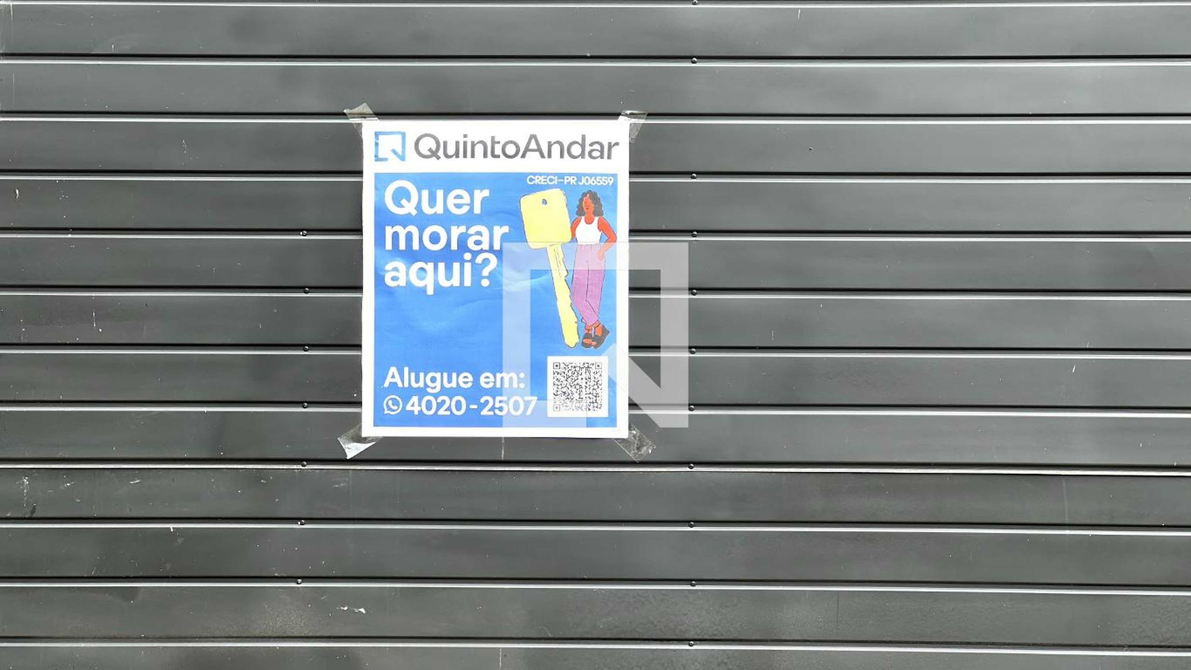 Fachada Condomínio em Rua Carlos de Campos, 1503