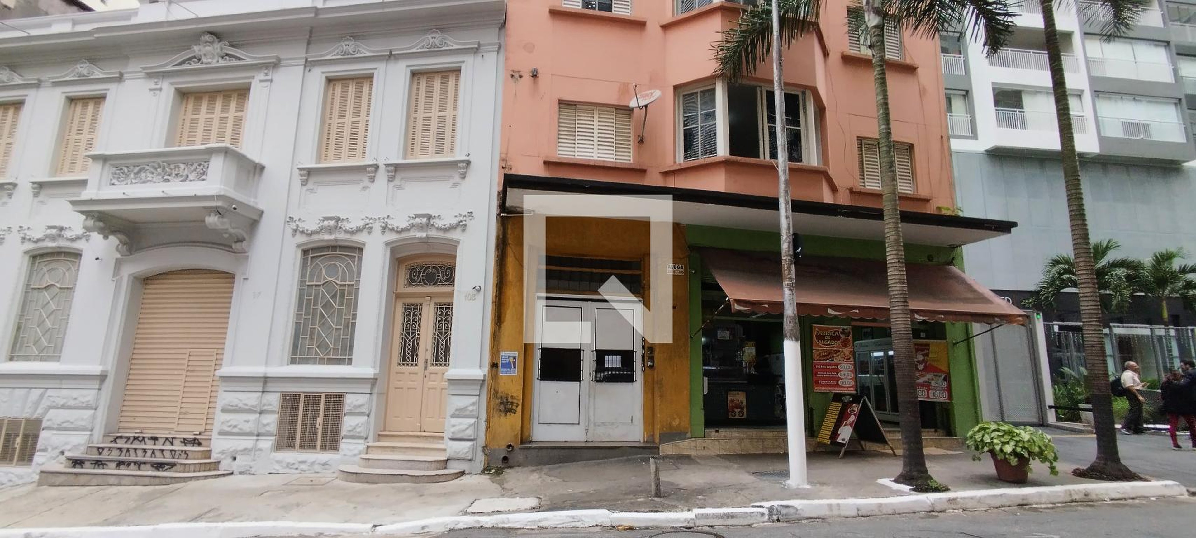 Fachada Condomínio em Rua Álvaro de Carvalho, 107