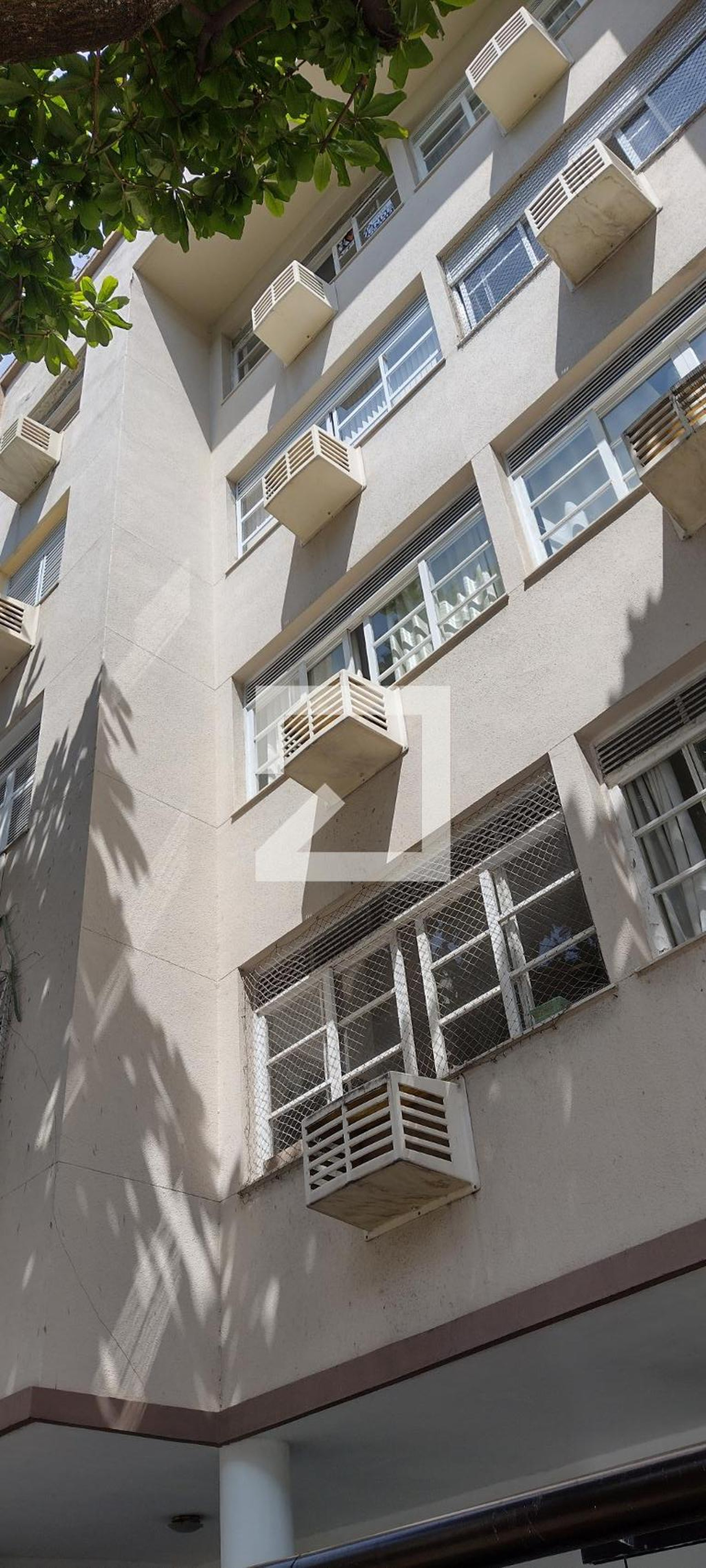 Fachada Condomínio em Rua Jornalista Orlando Dantas, 25