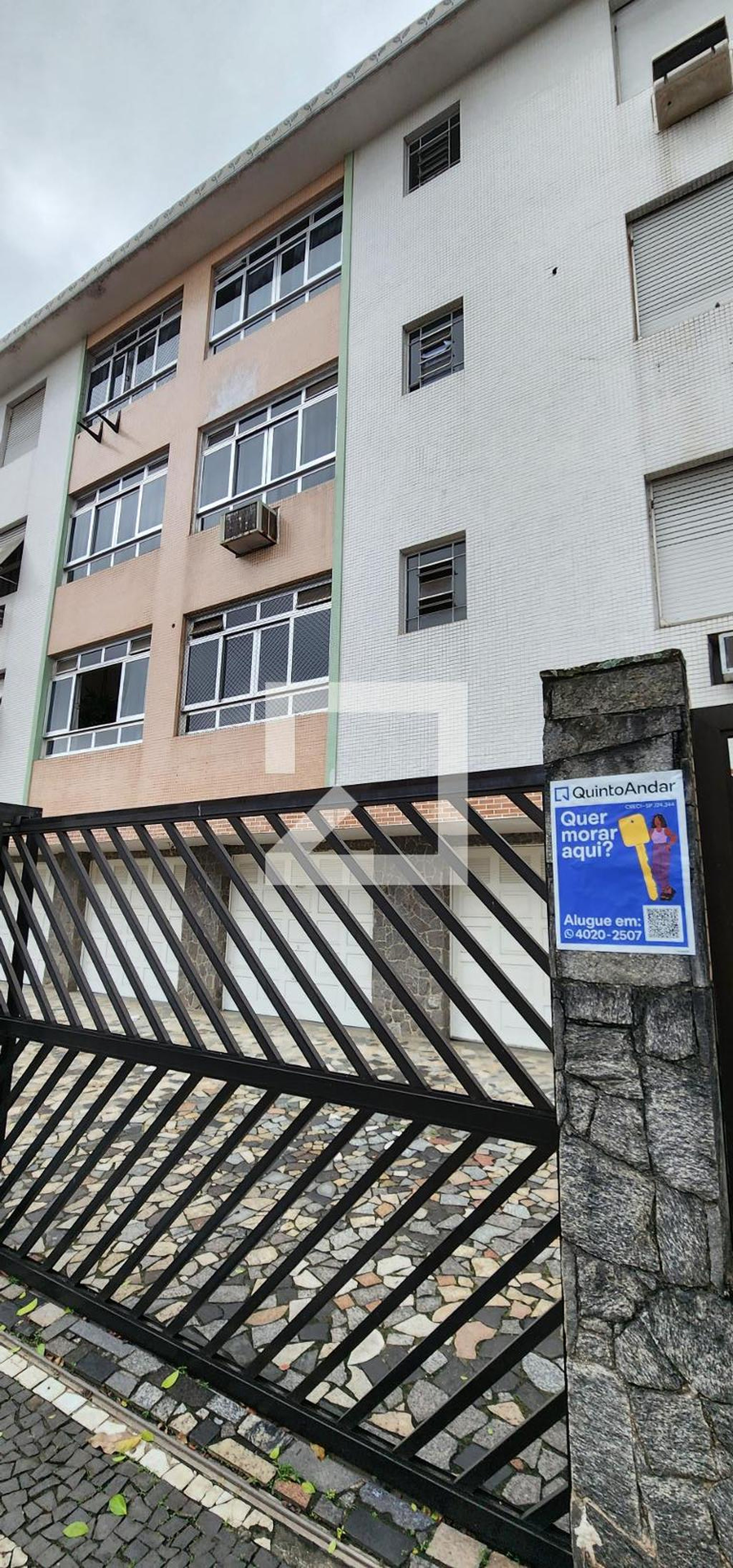 Fachada do Prédio Condomínio em Rua Professor Carlos Escobar, 34