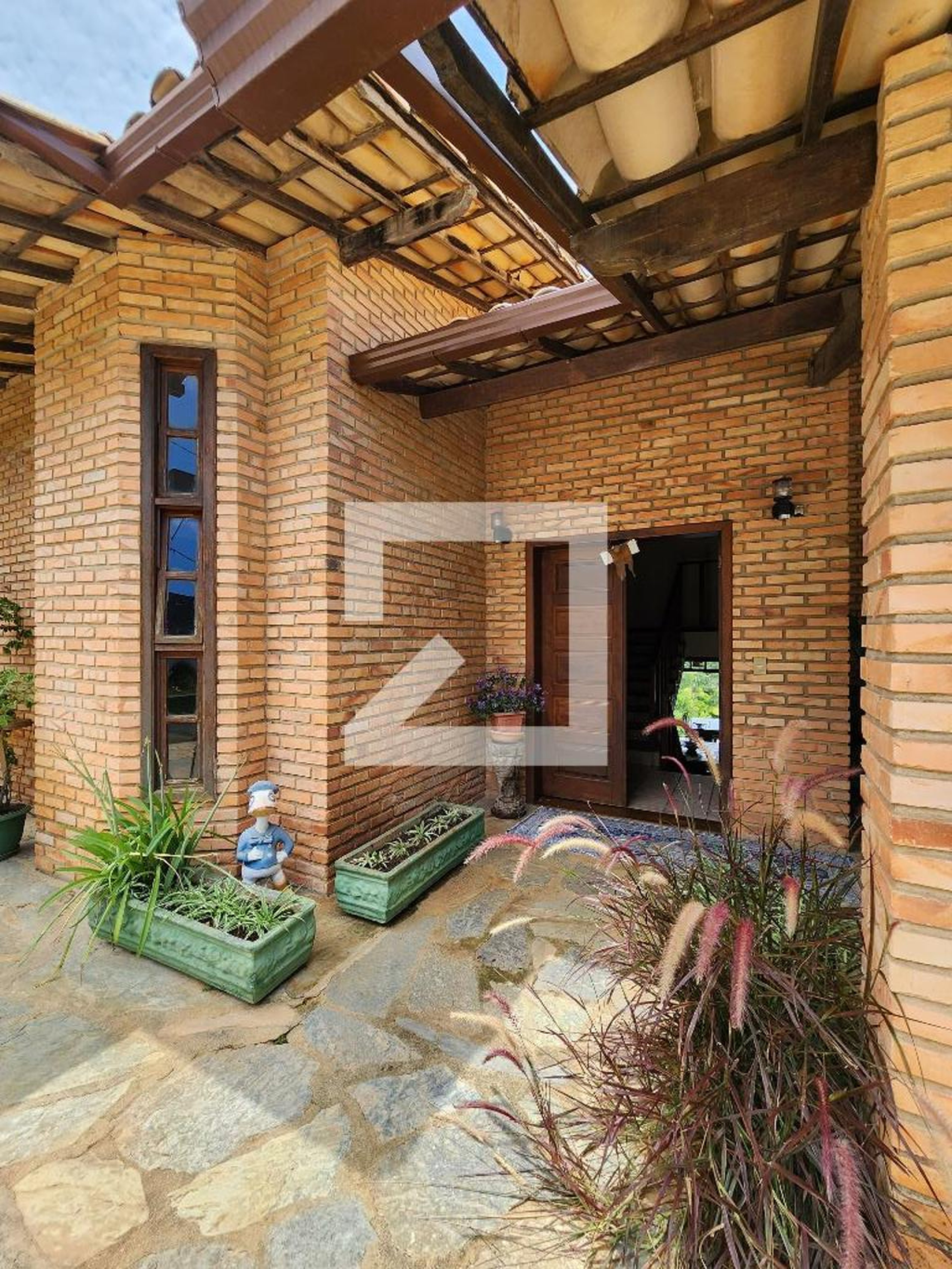 Hall de Entrada Condomínio em Rua Condessa Hermanny, 345