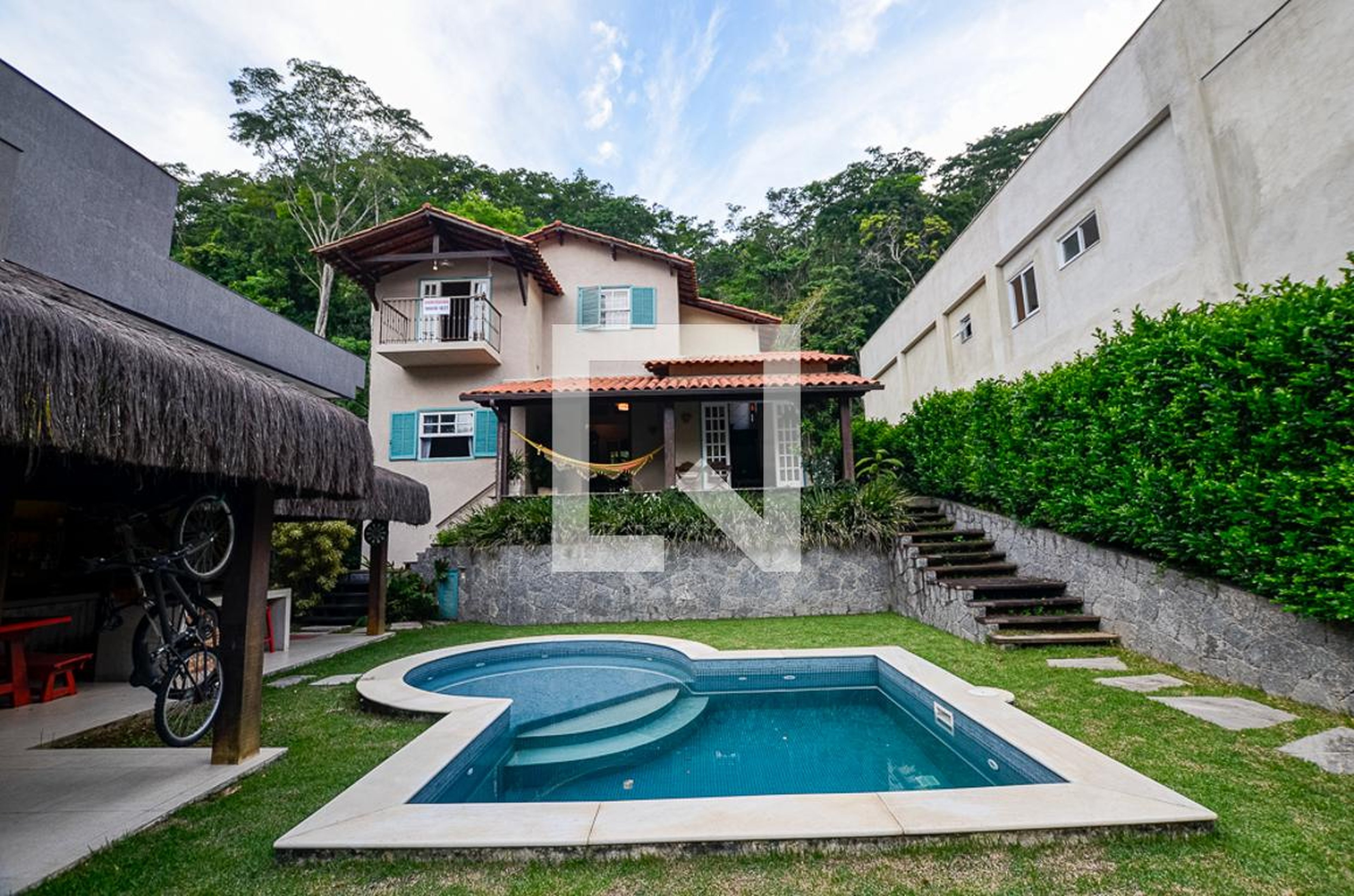 Piscina Condomínio em Rua Mirene Abigail Santa Rosa, 311