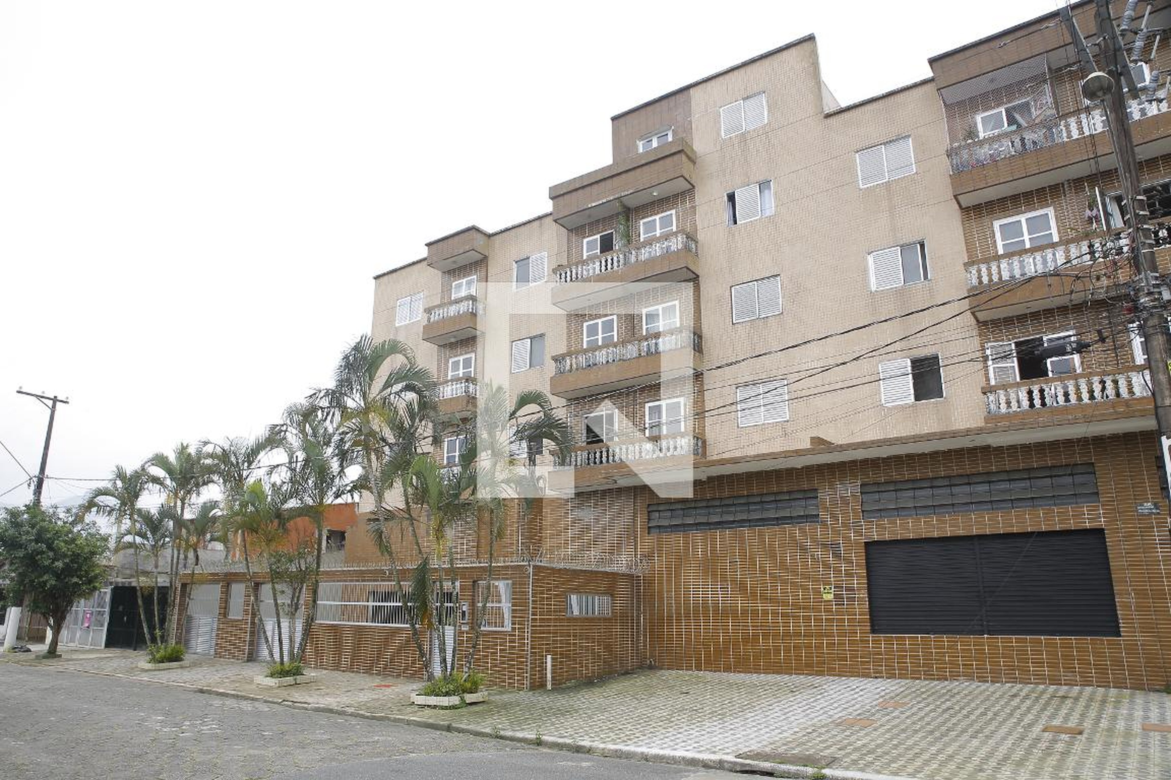 Fáchada Condomínio em Rua Comandante Rodolfo Coelho da Silva, 683