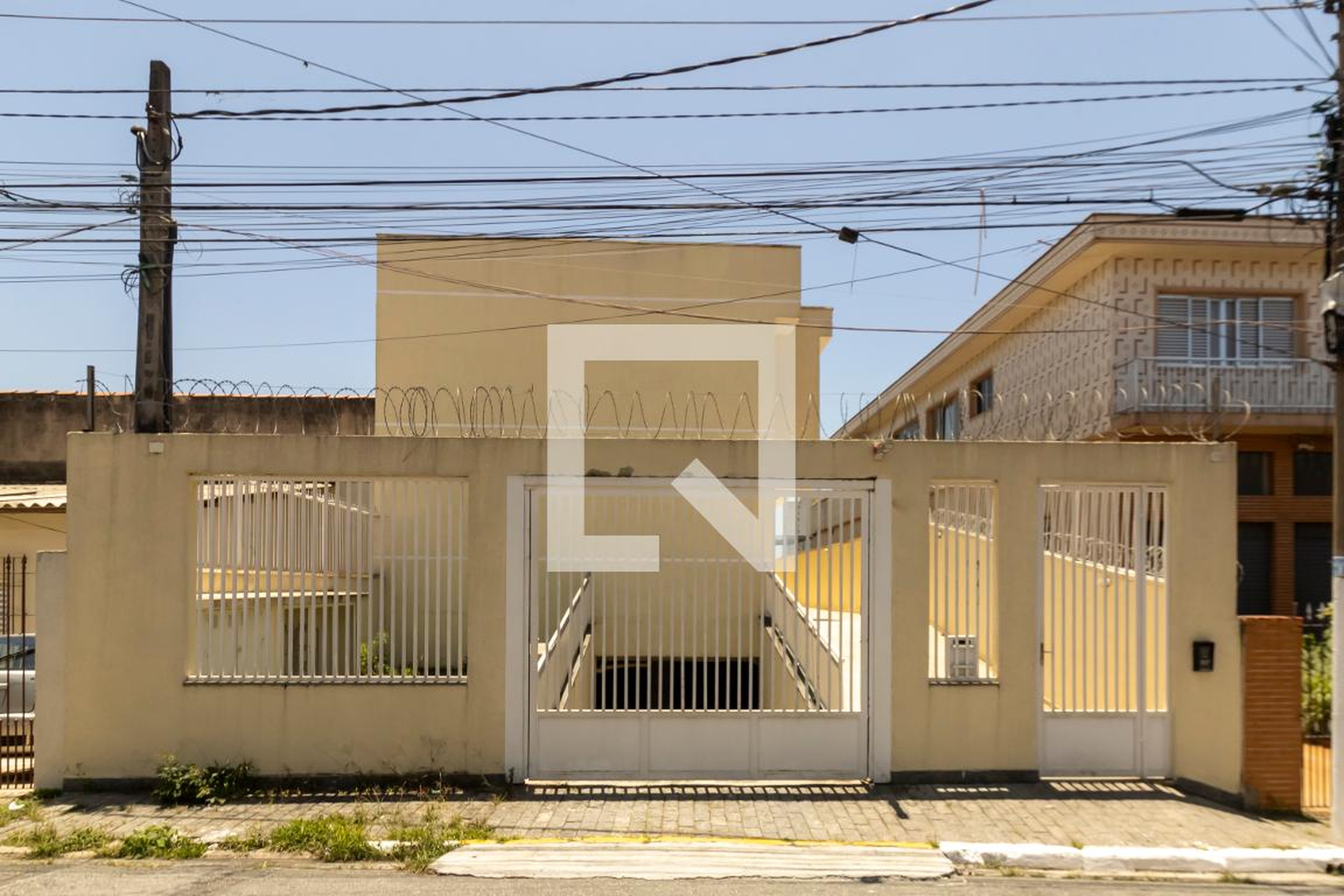 Fachada Condomínio em Rua Hermann Teles Ribeiro, 611