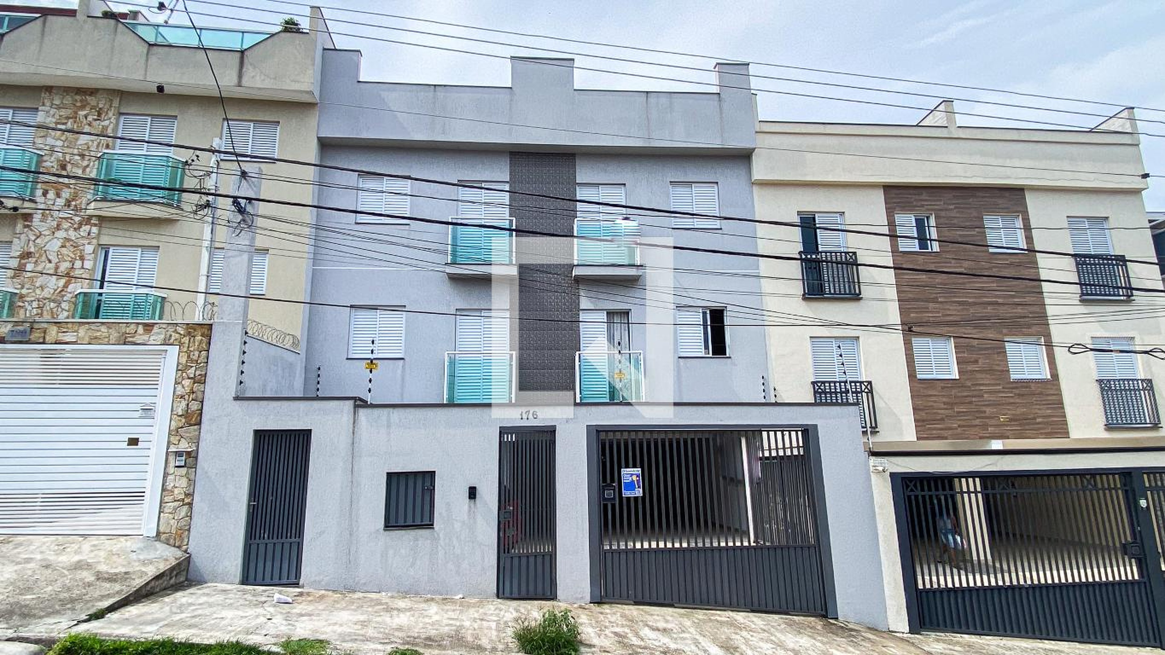 Fachada do Prédio Condomínio em Rua Agulhas Negras, 176