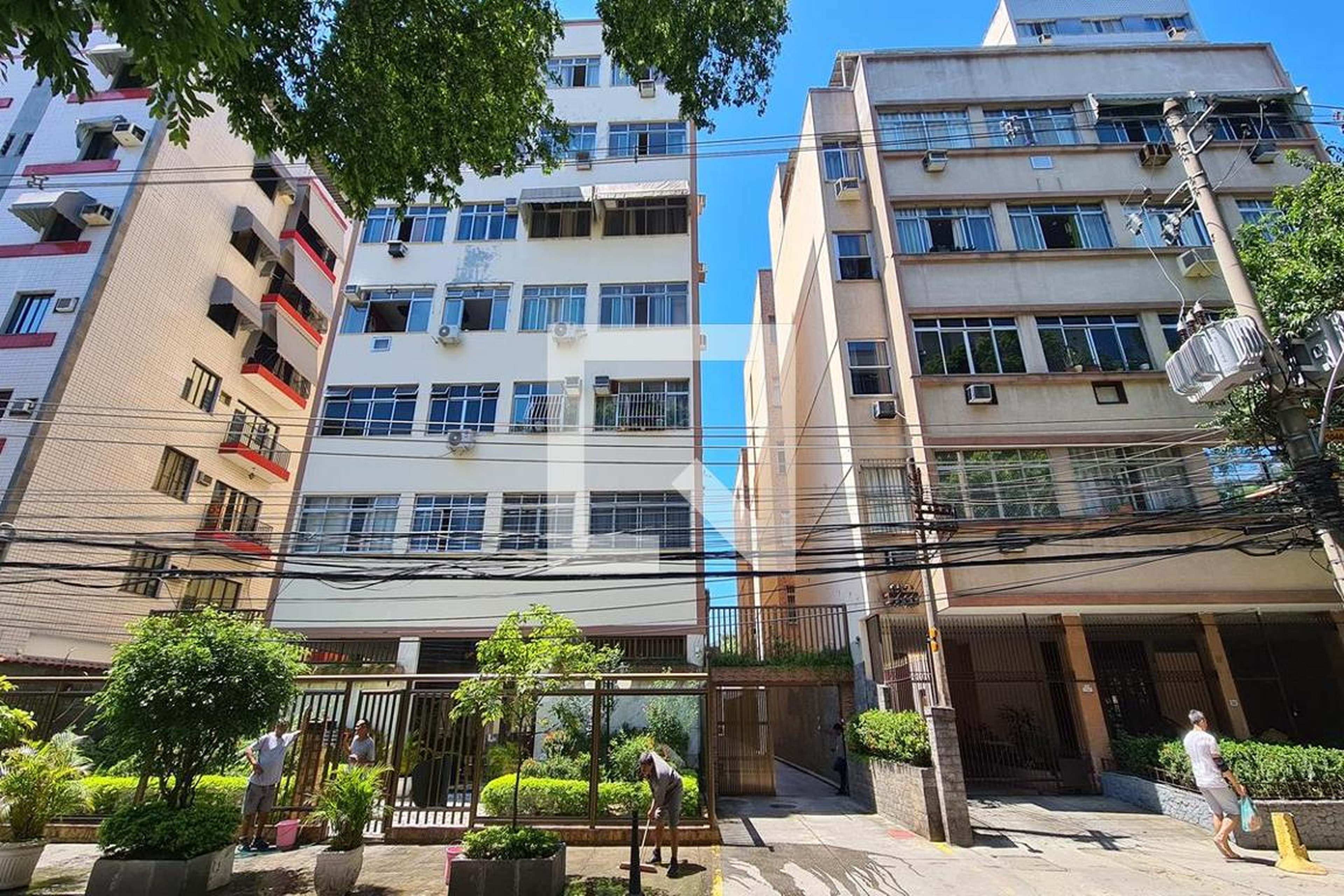 Fachada do Condomínio Edifício Gustavo Henrique