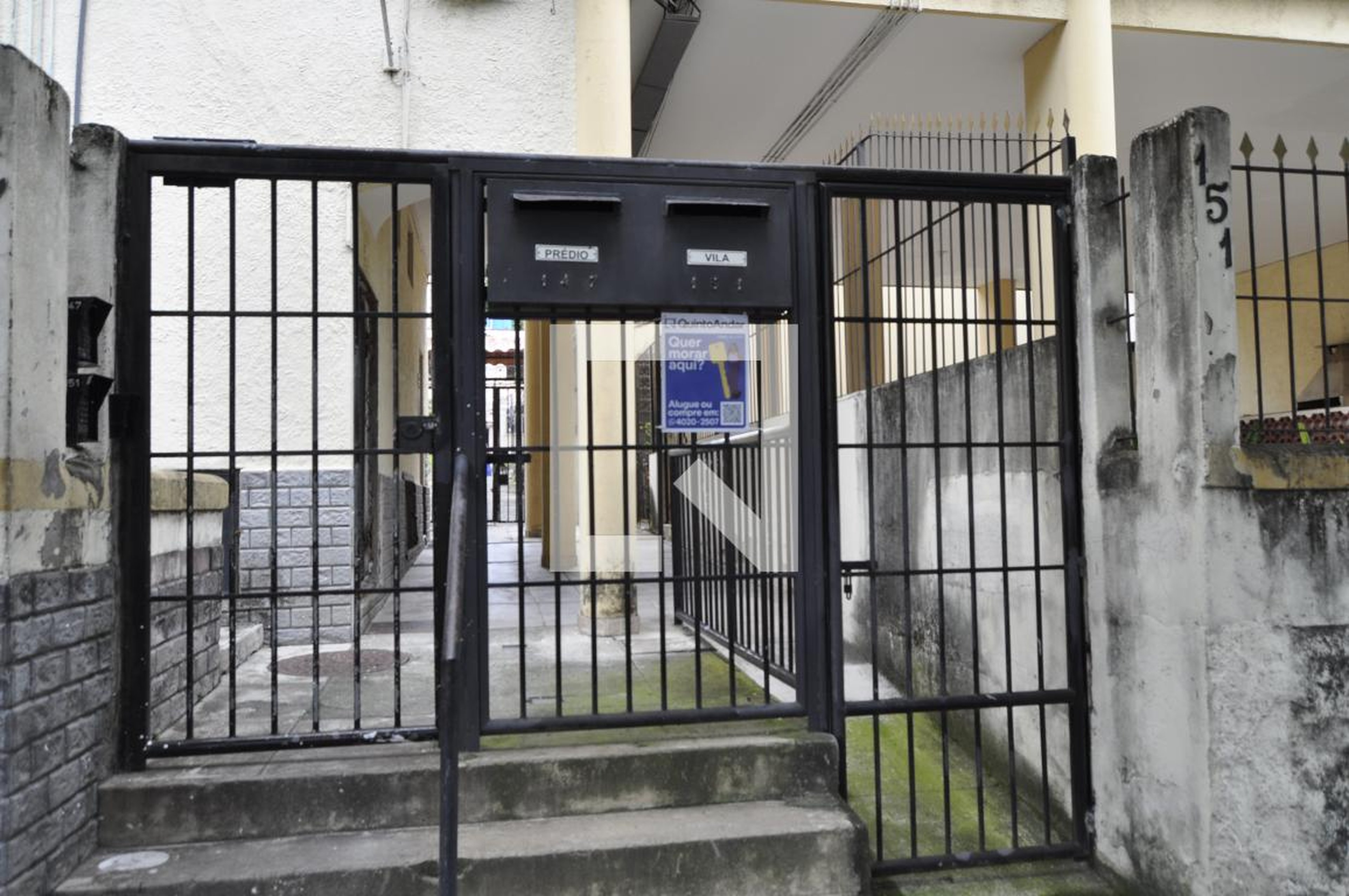 Fachada Condomínio em Rua Estevão Silva, 151