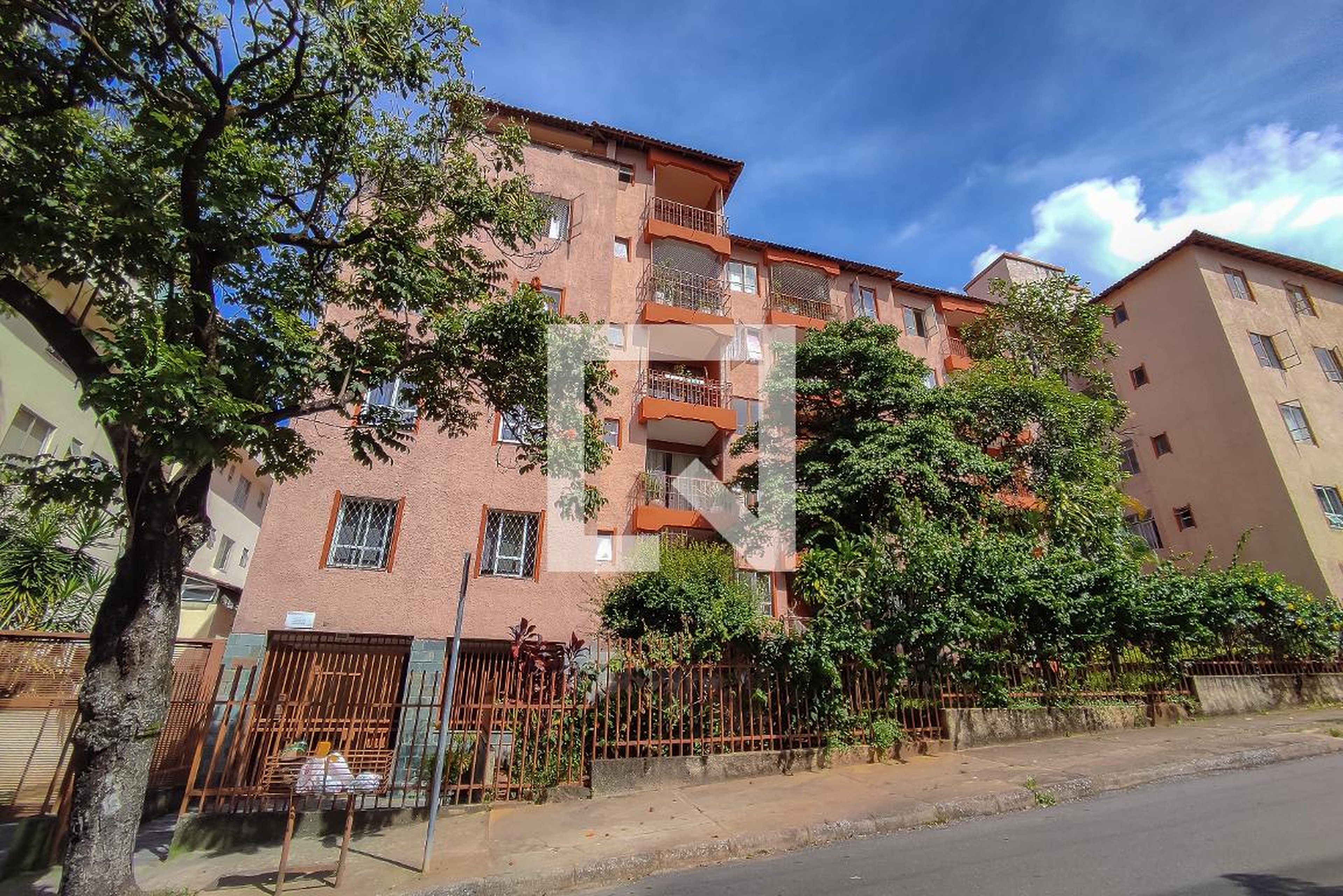 Fachada Condomínio em Rua Carvalhais de Paiva, 260