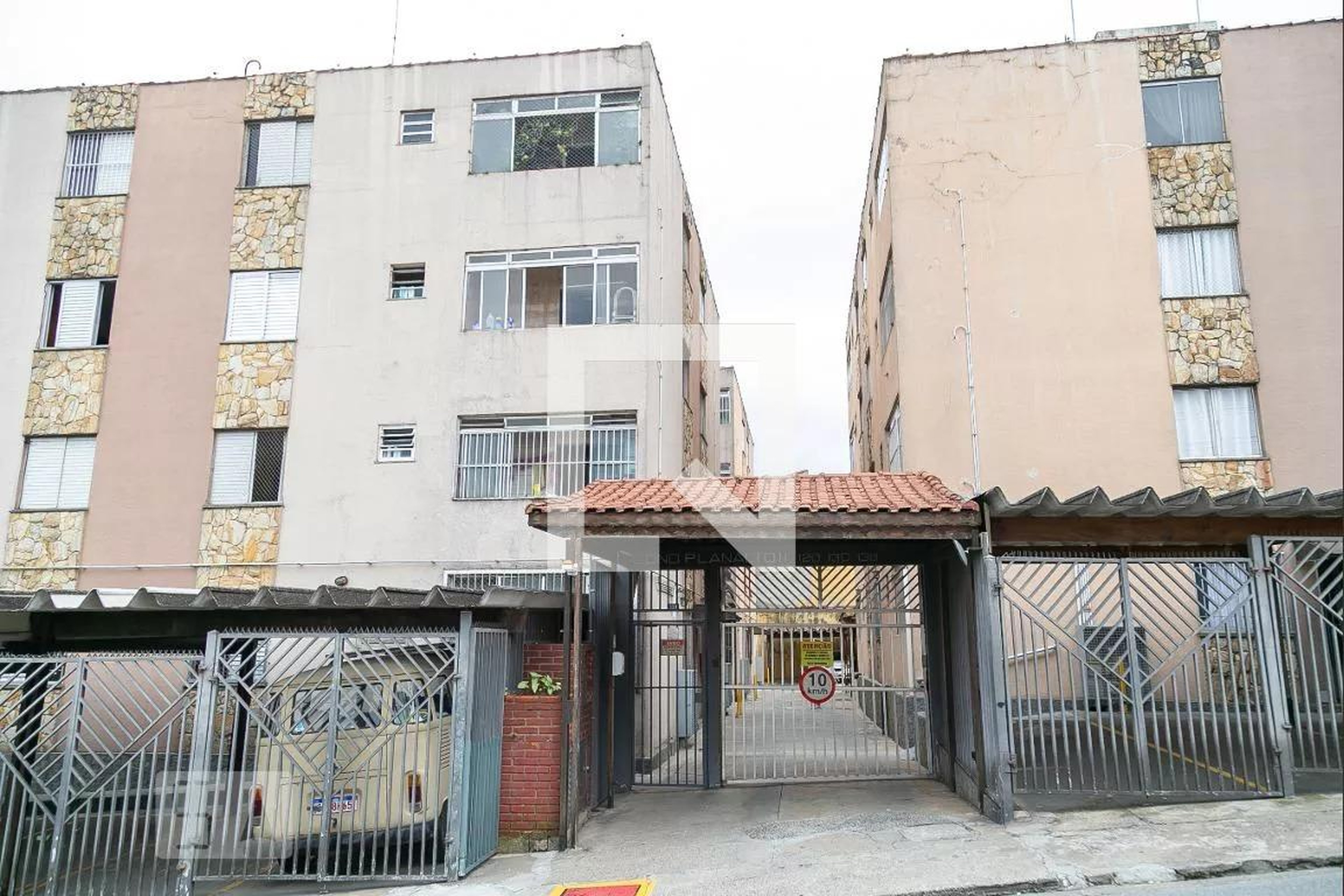 Fachada Condomínio em Rua Maria Zintl, 0