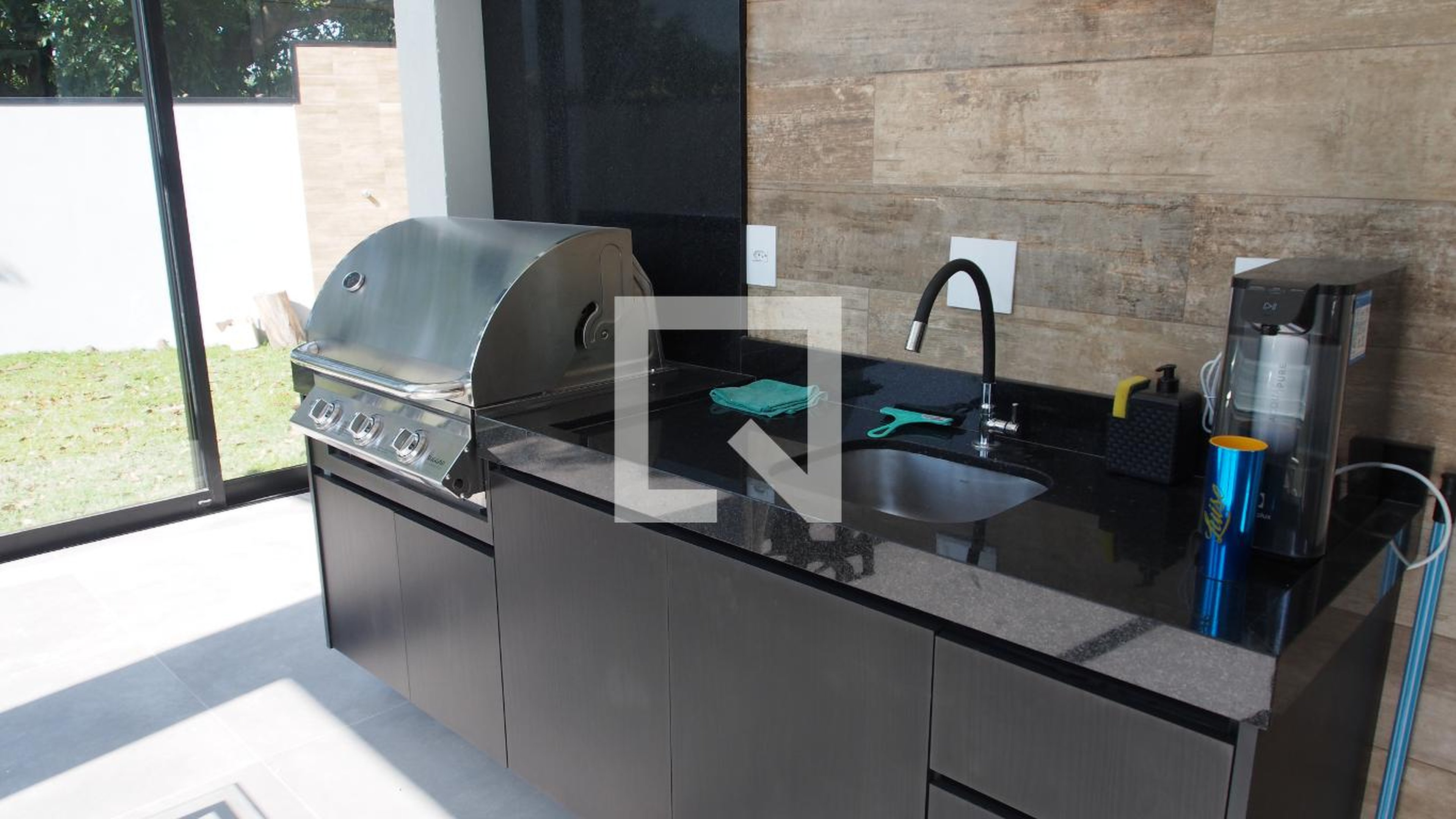 Churrasqueira Condomínio em Rua Antônio Rosário, 18