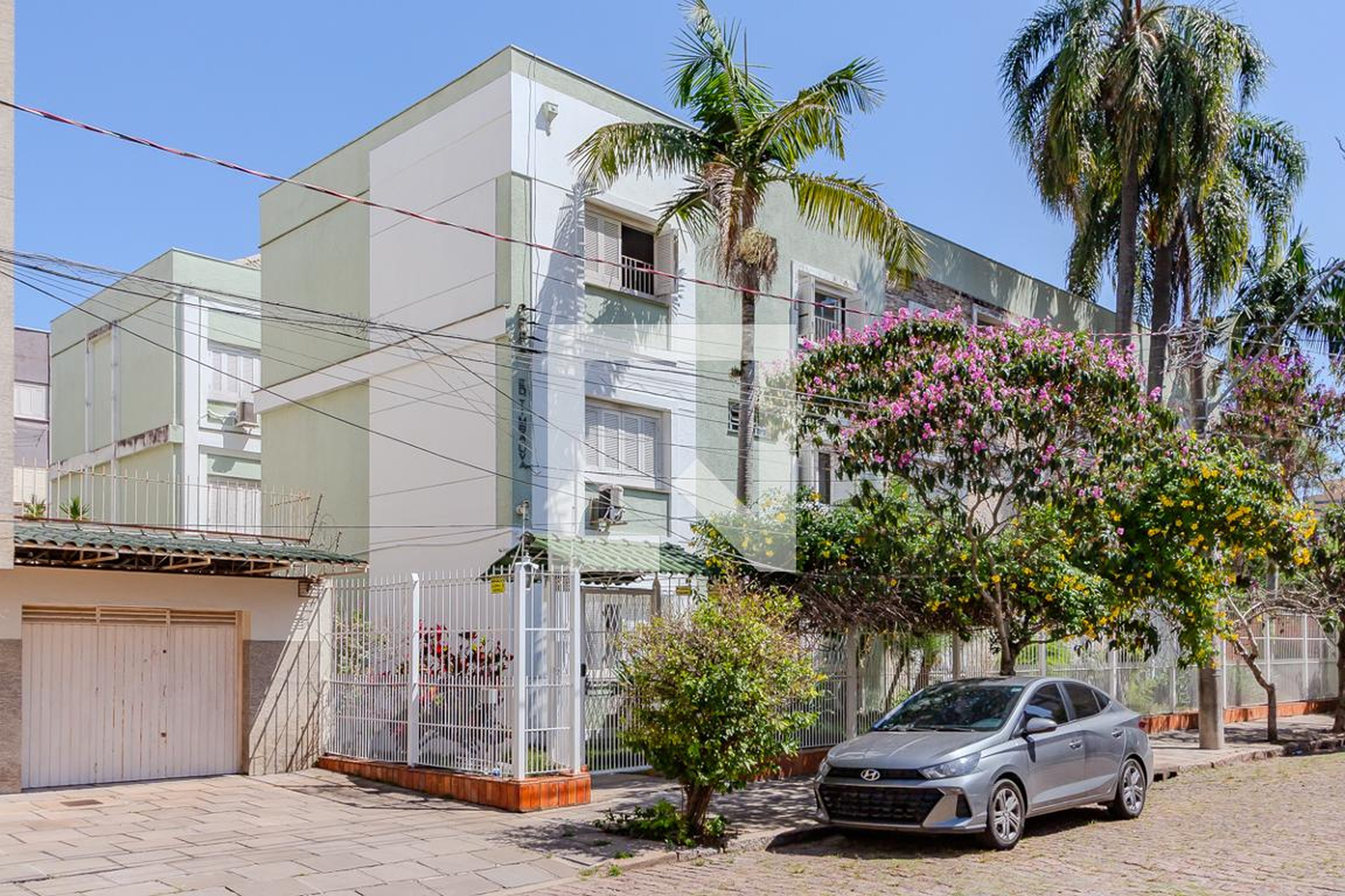 Fachada Condomínio em Rua Gumercindo Saraíva, 68