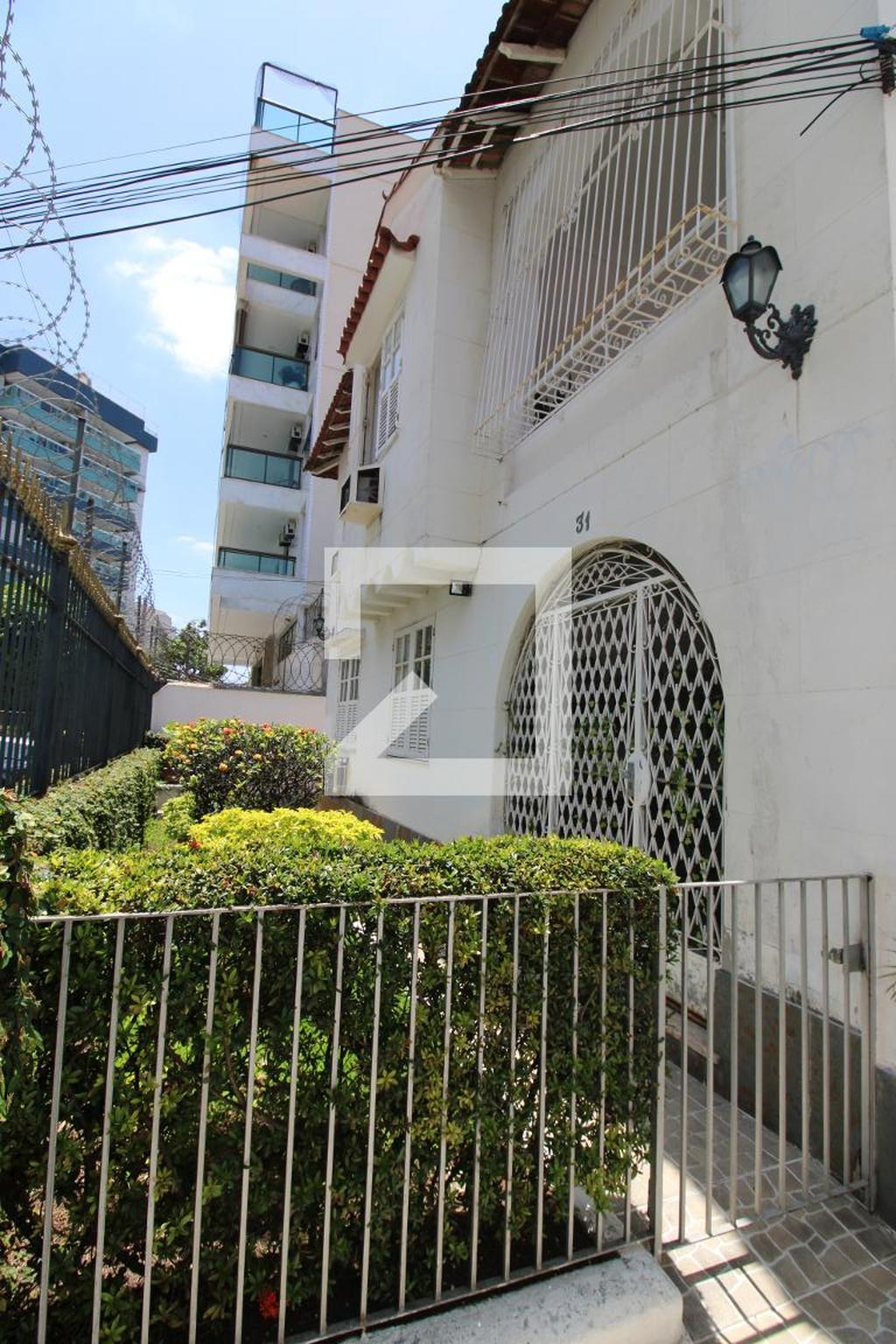 Fachada Condomínio em Rua Affonso Arinos, 31