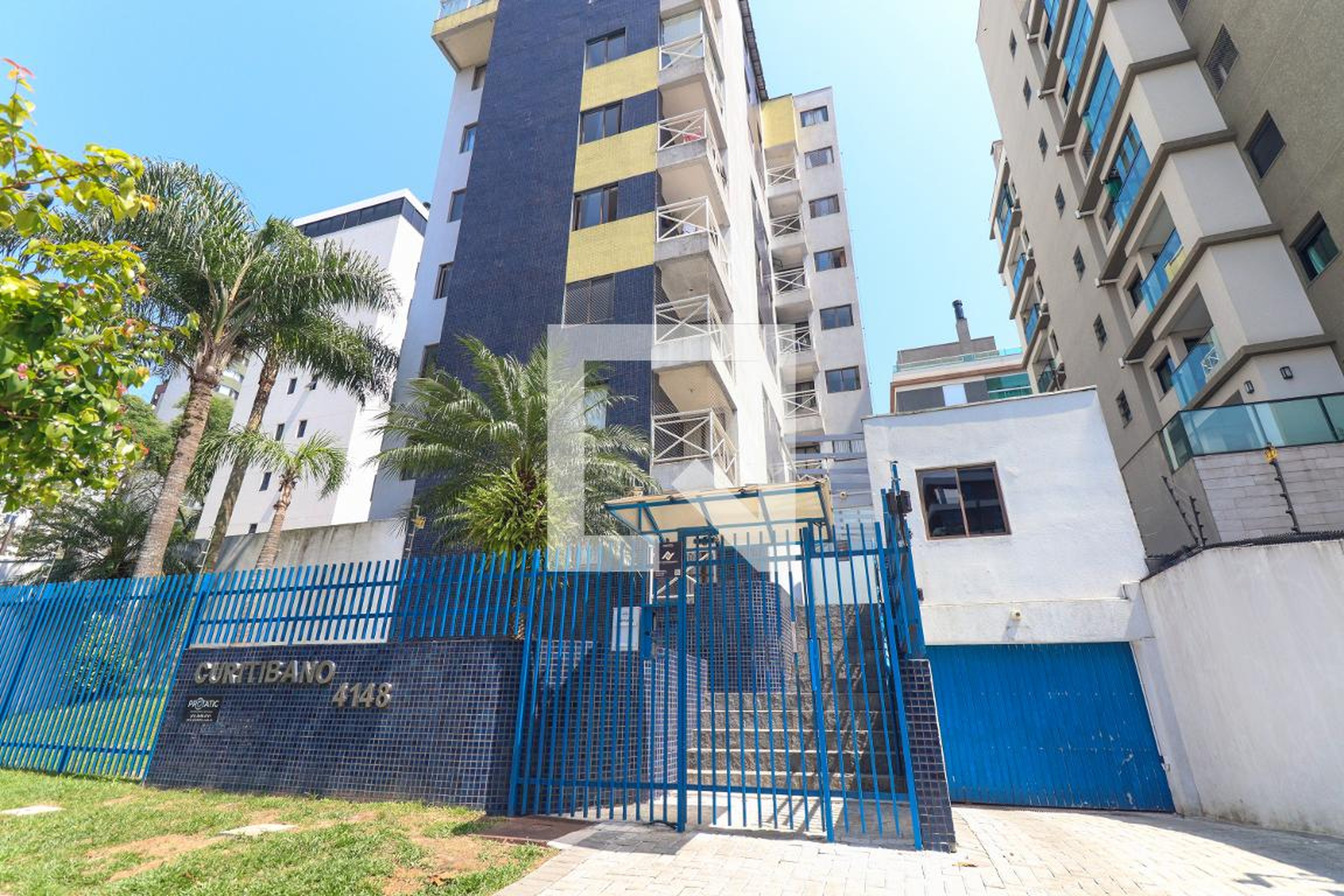 Fachada do Prédio Condomínio em Rua Brasílio Itiberê, 4148