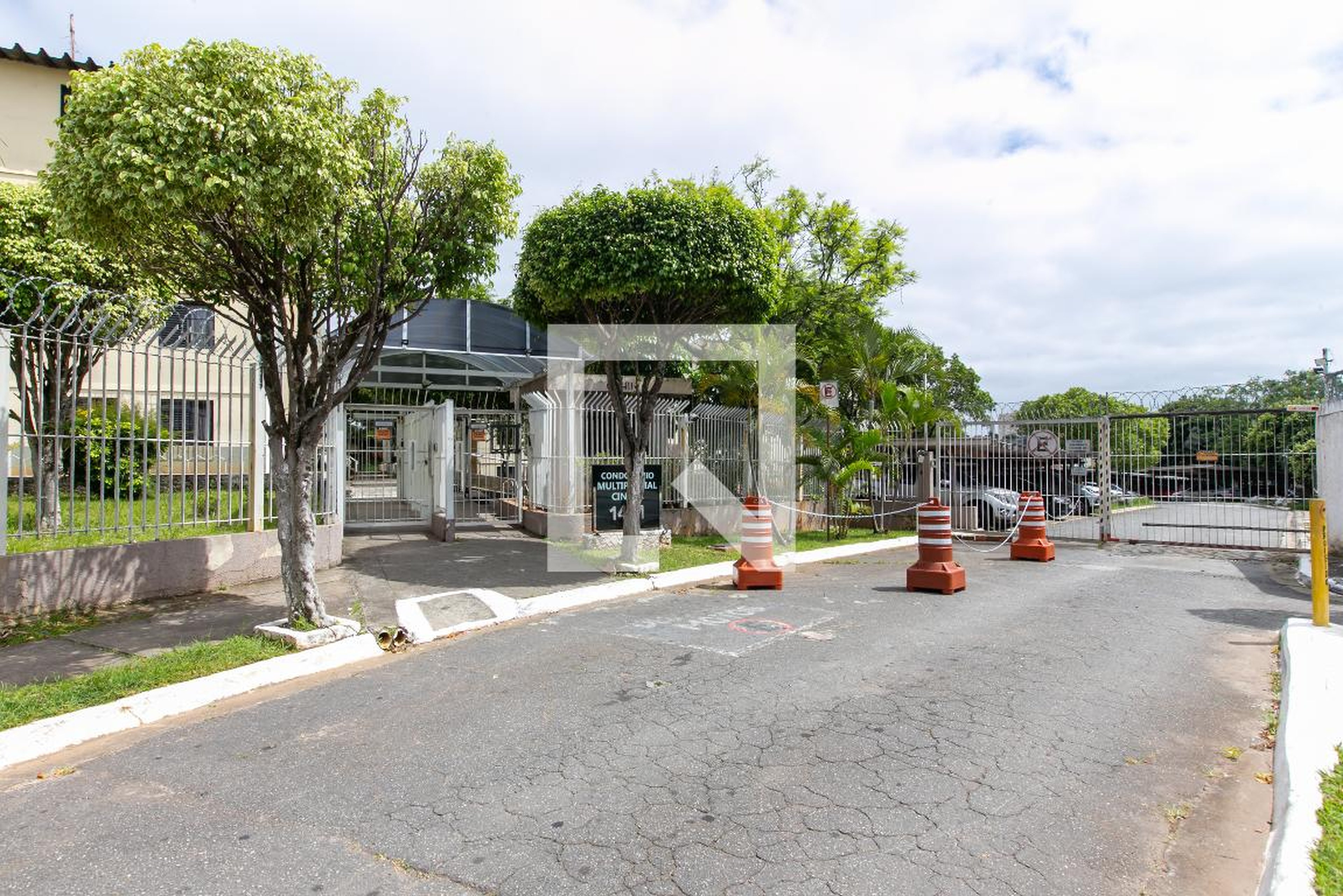 Fachada do Condomínio Condomínio Multipredial Cintra