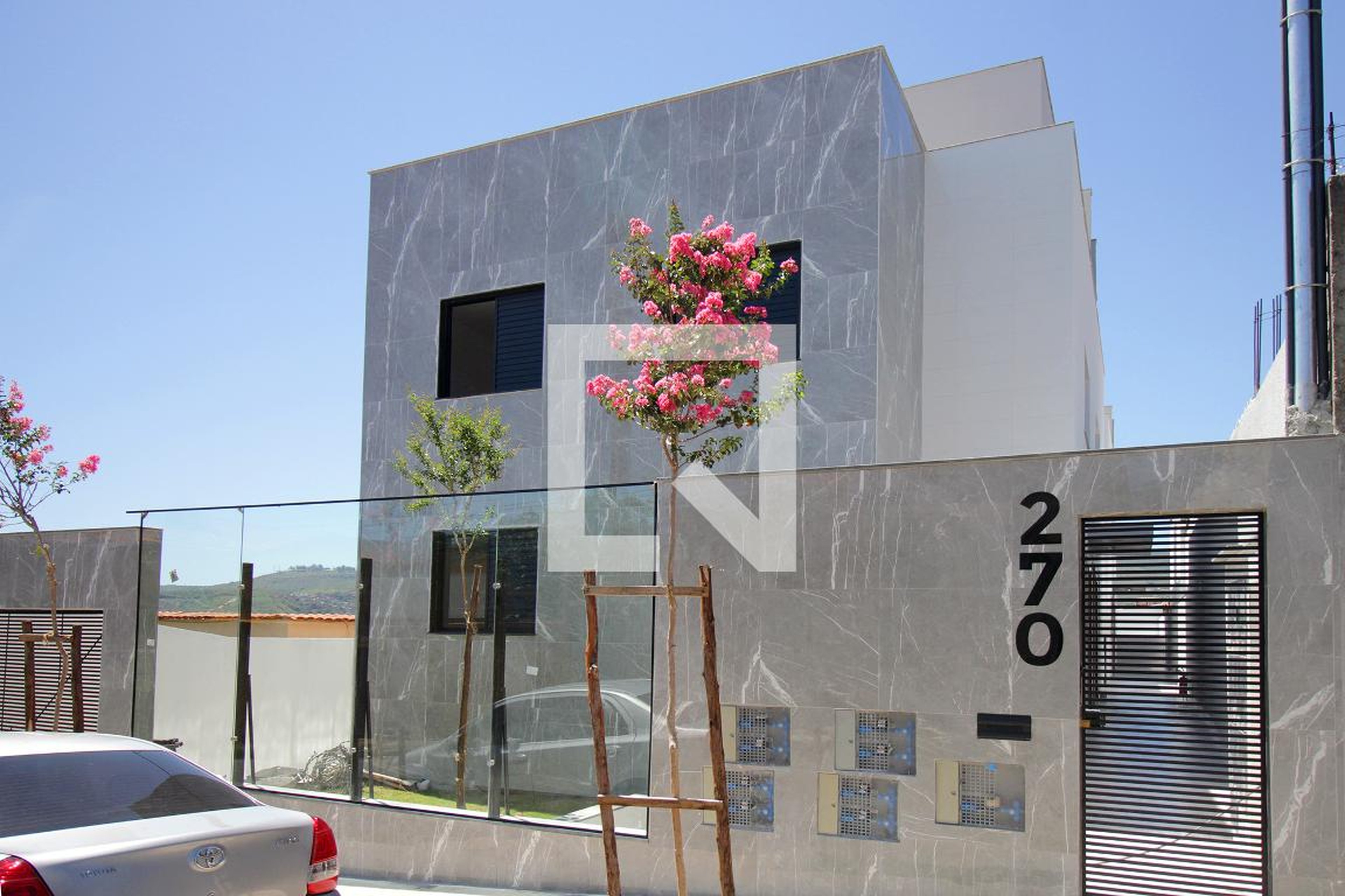 Fachada do prédio Condomínio em Rua Janaitiba, 270