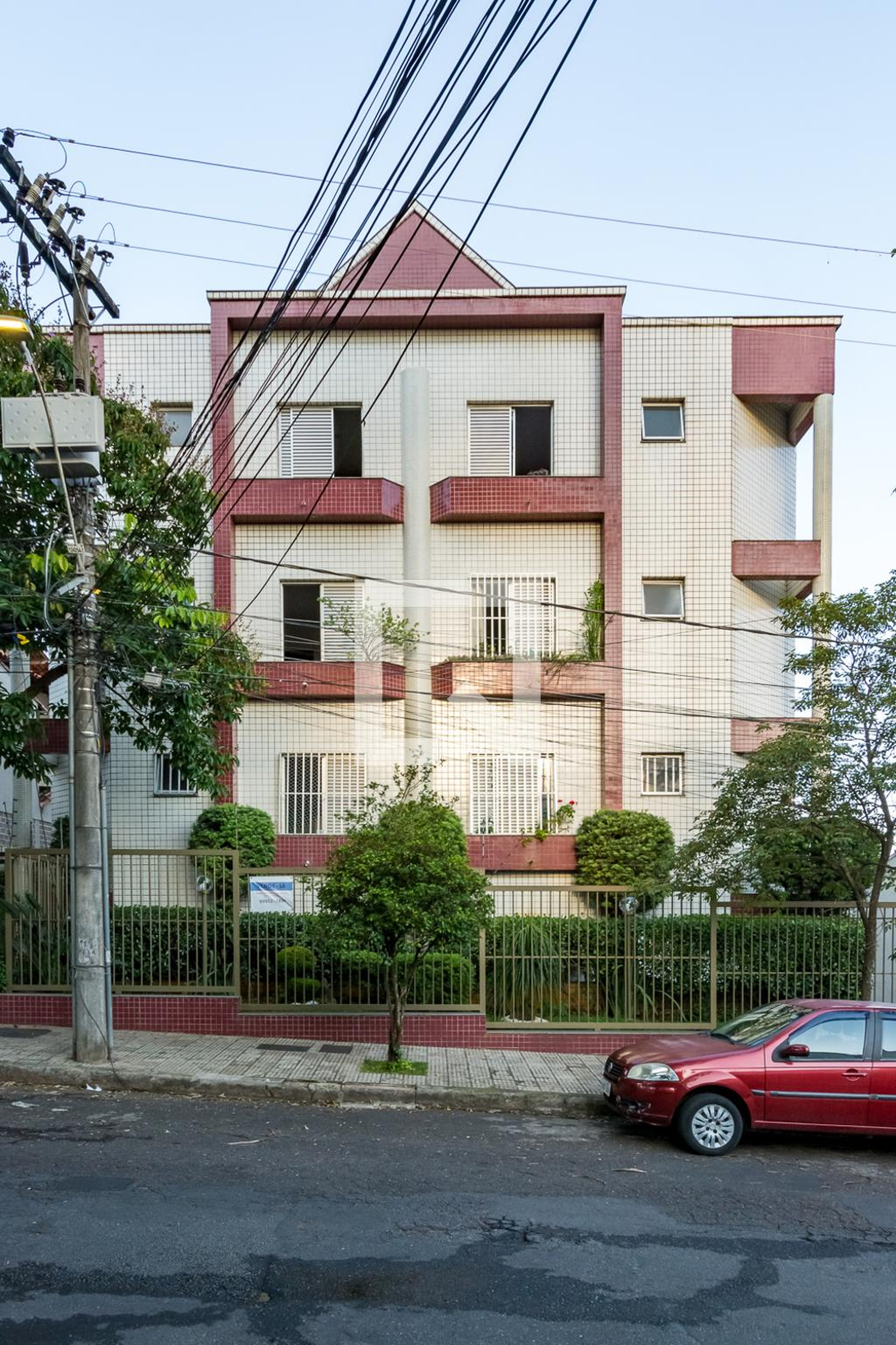 Fachada Condomínio em Rua Desembargador Continentino, 520