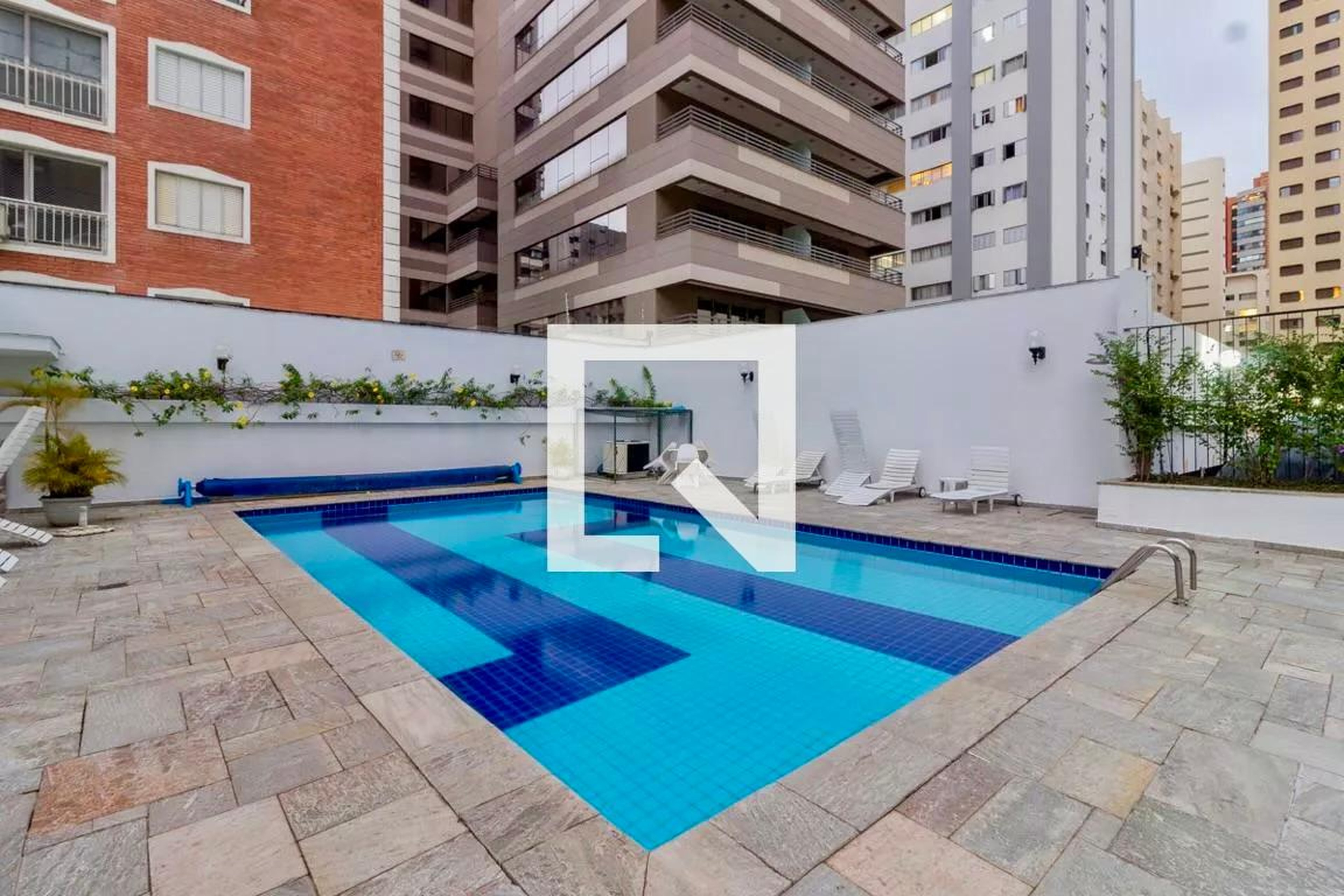 Piscina - Edifício Daumier e Sisley