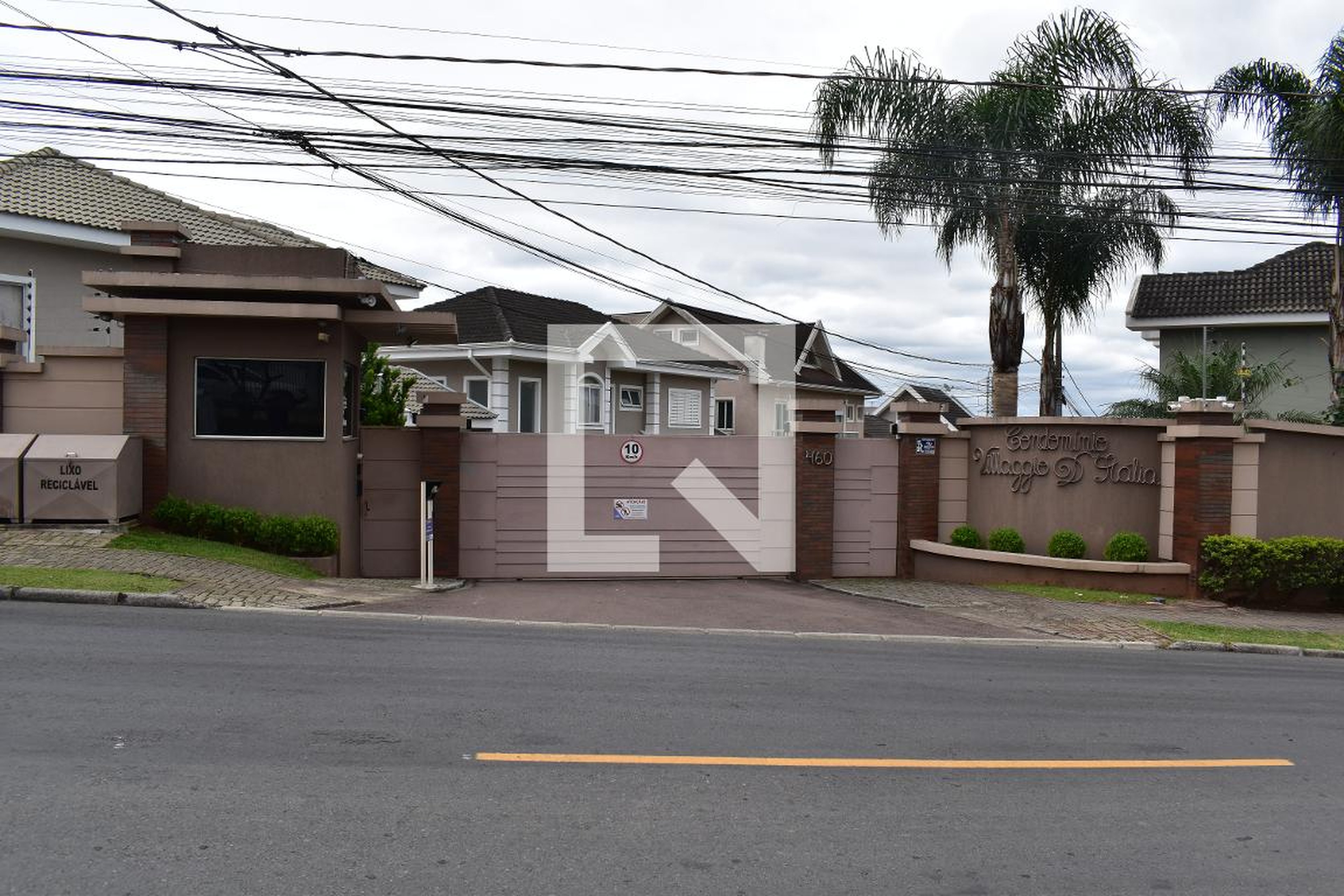 Fachada do condomínio Condomínio em Rua Manoel das Chagas Lima, 460
