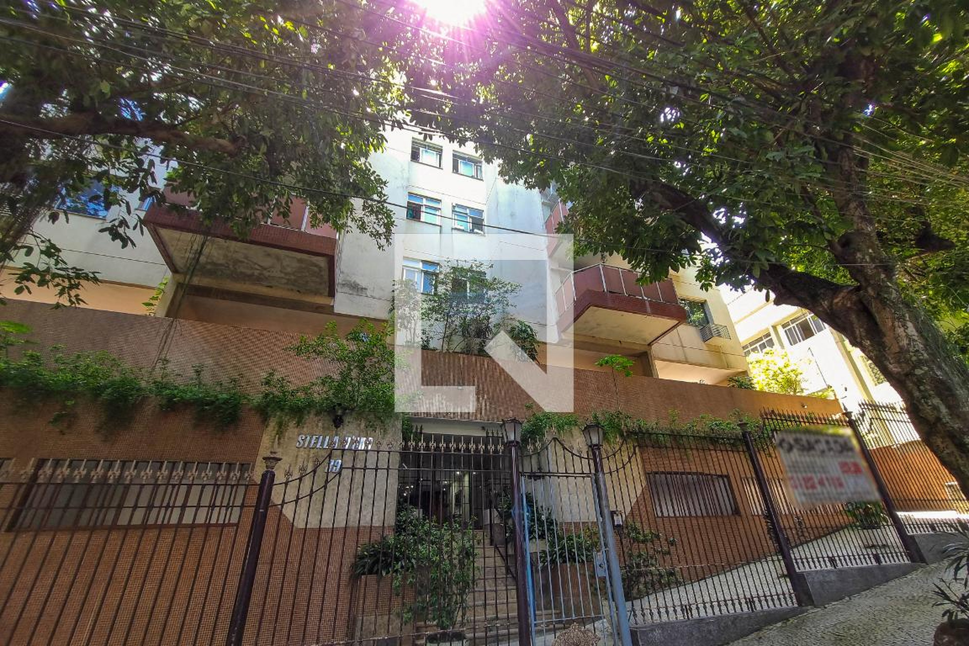 Fachada Condomínio em Rua da Cascata, 48