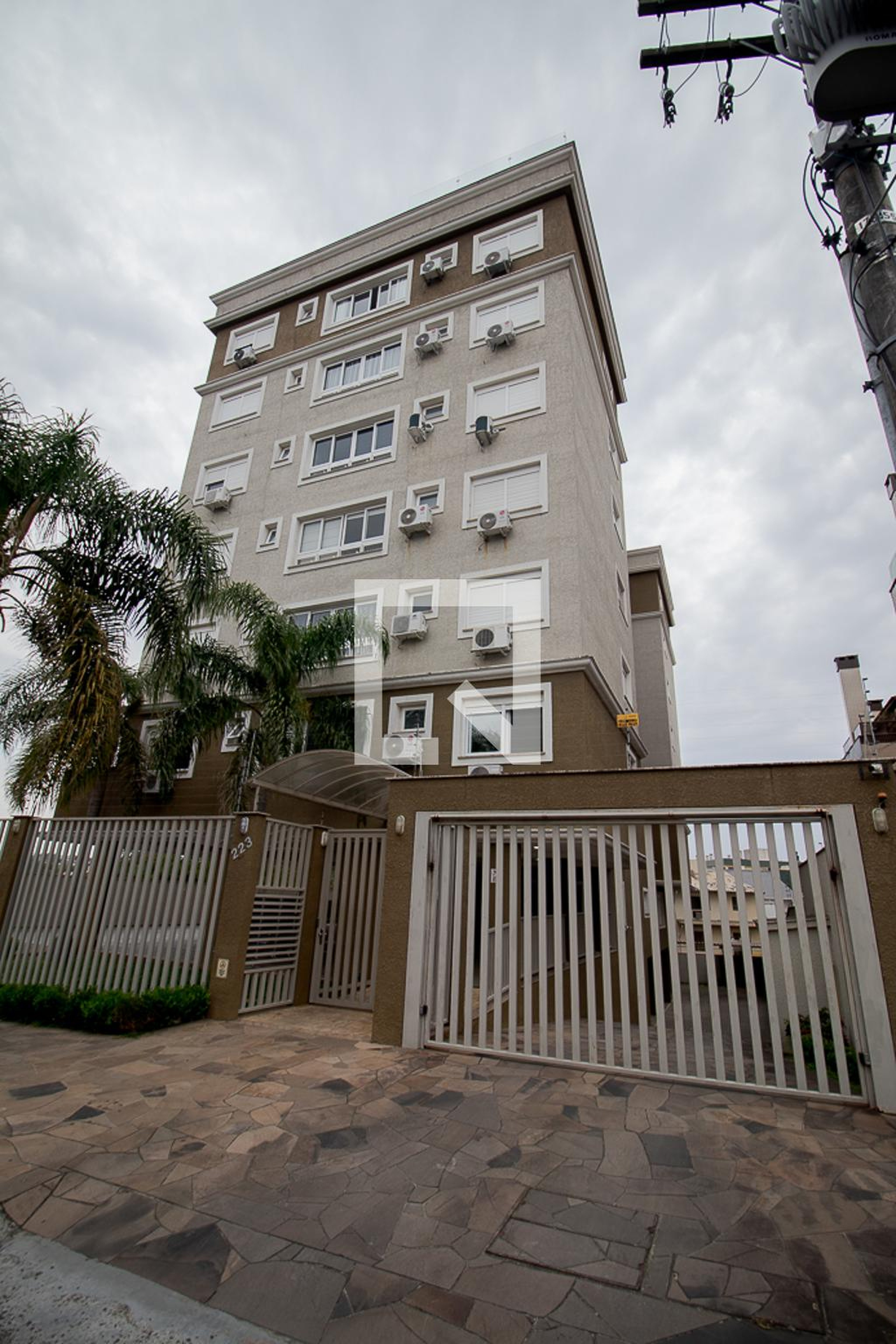 Fachada Condomínio em Rua Jalmar Azambuja Diniz, 223