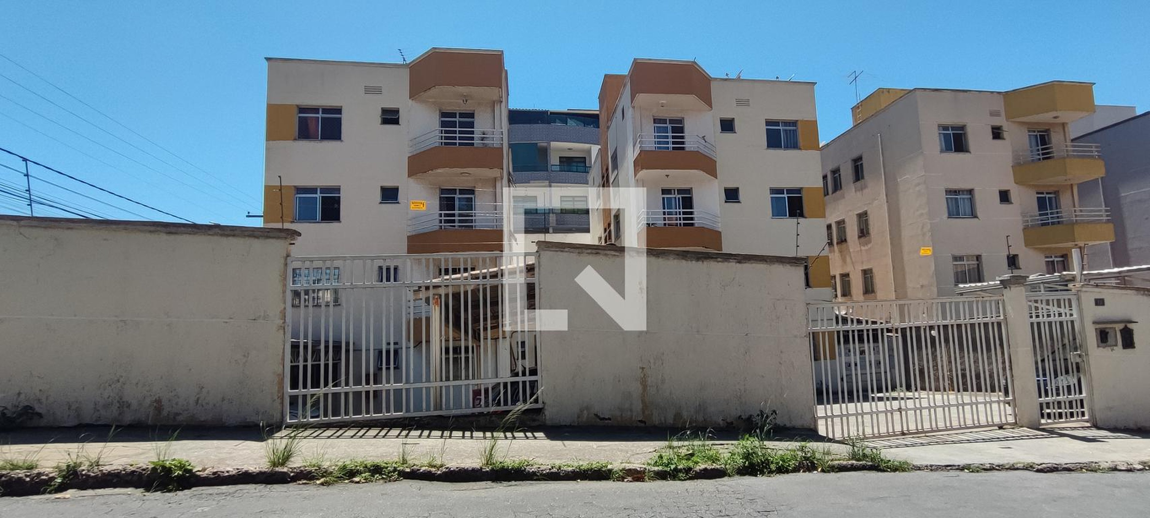 Fachada Condomínio em Rua Rio Elba, 19