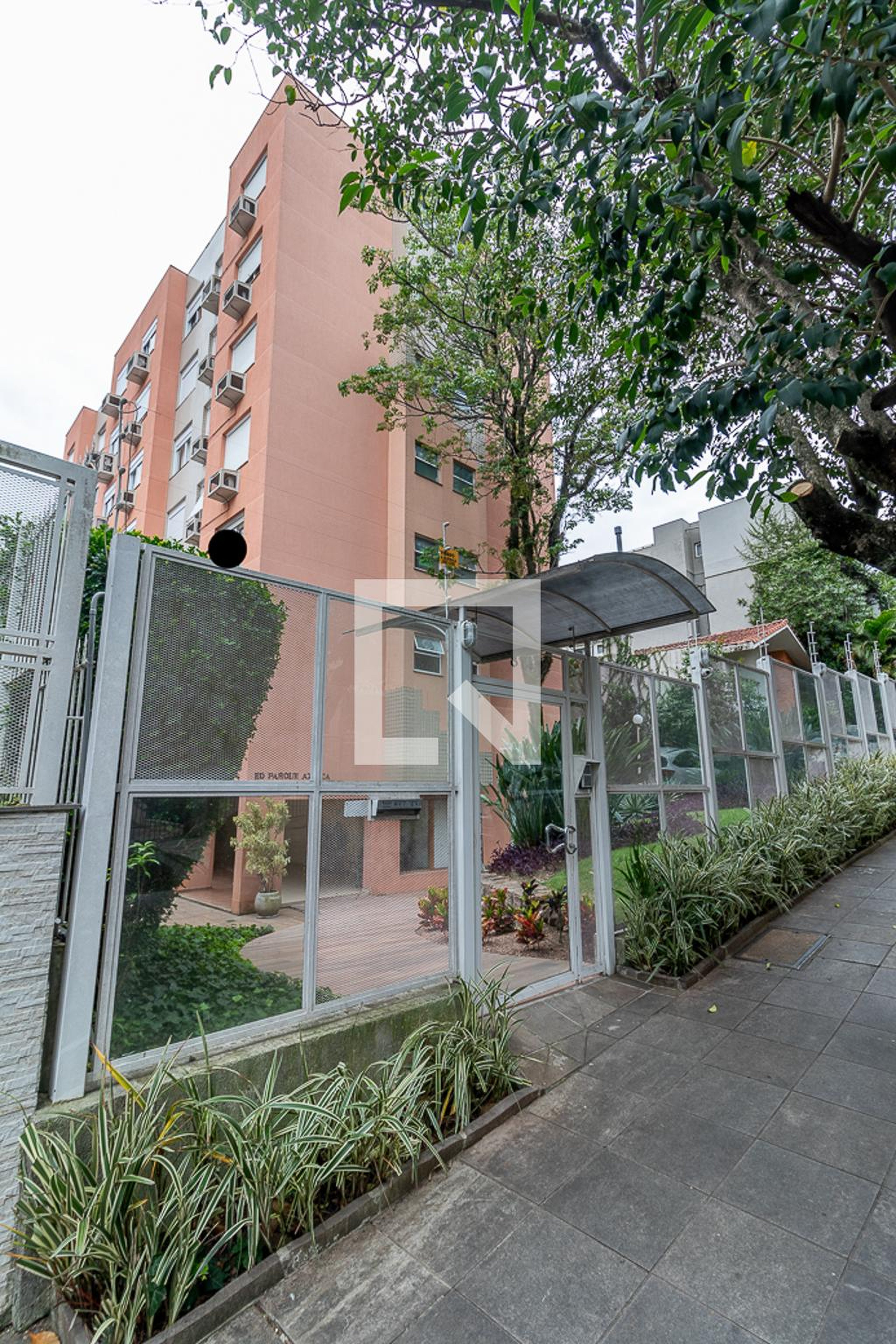 Fachada Condomínio em Rua Cabral, 814