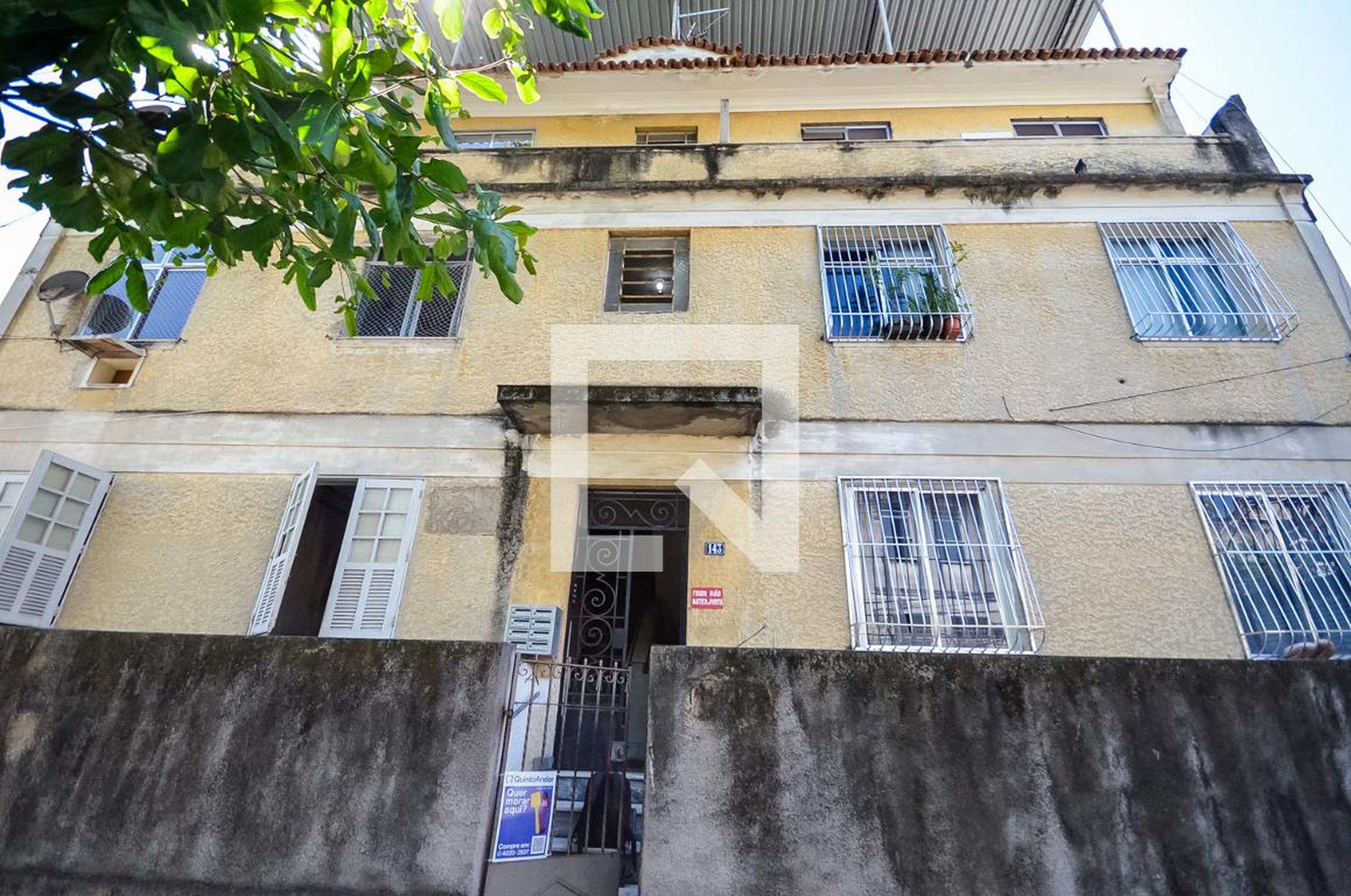 Fachada Condomínio em Rua Justino de Souza, 143