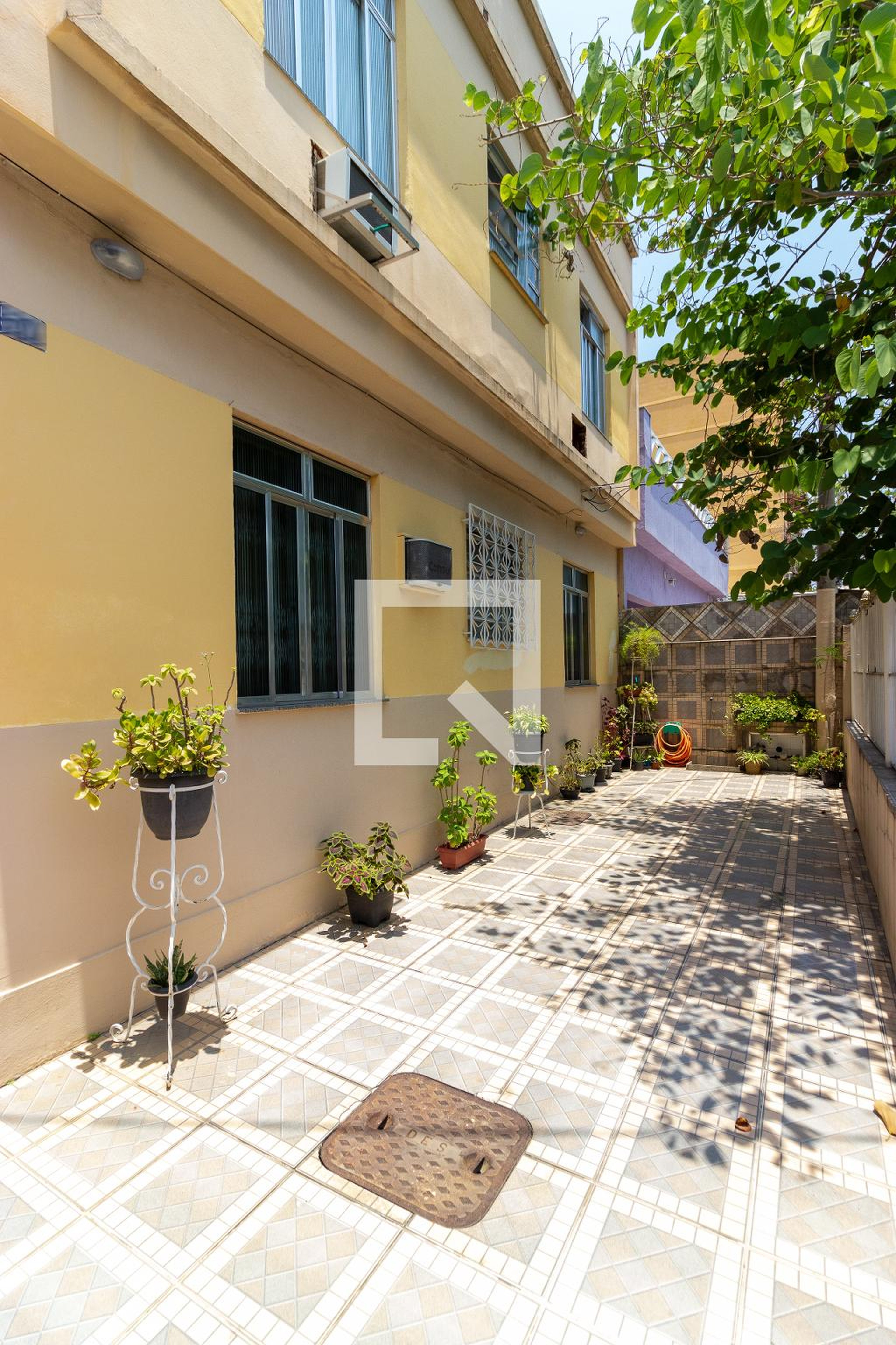 Fachada Condomínio em Avenida Oliveira Belo, 570