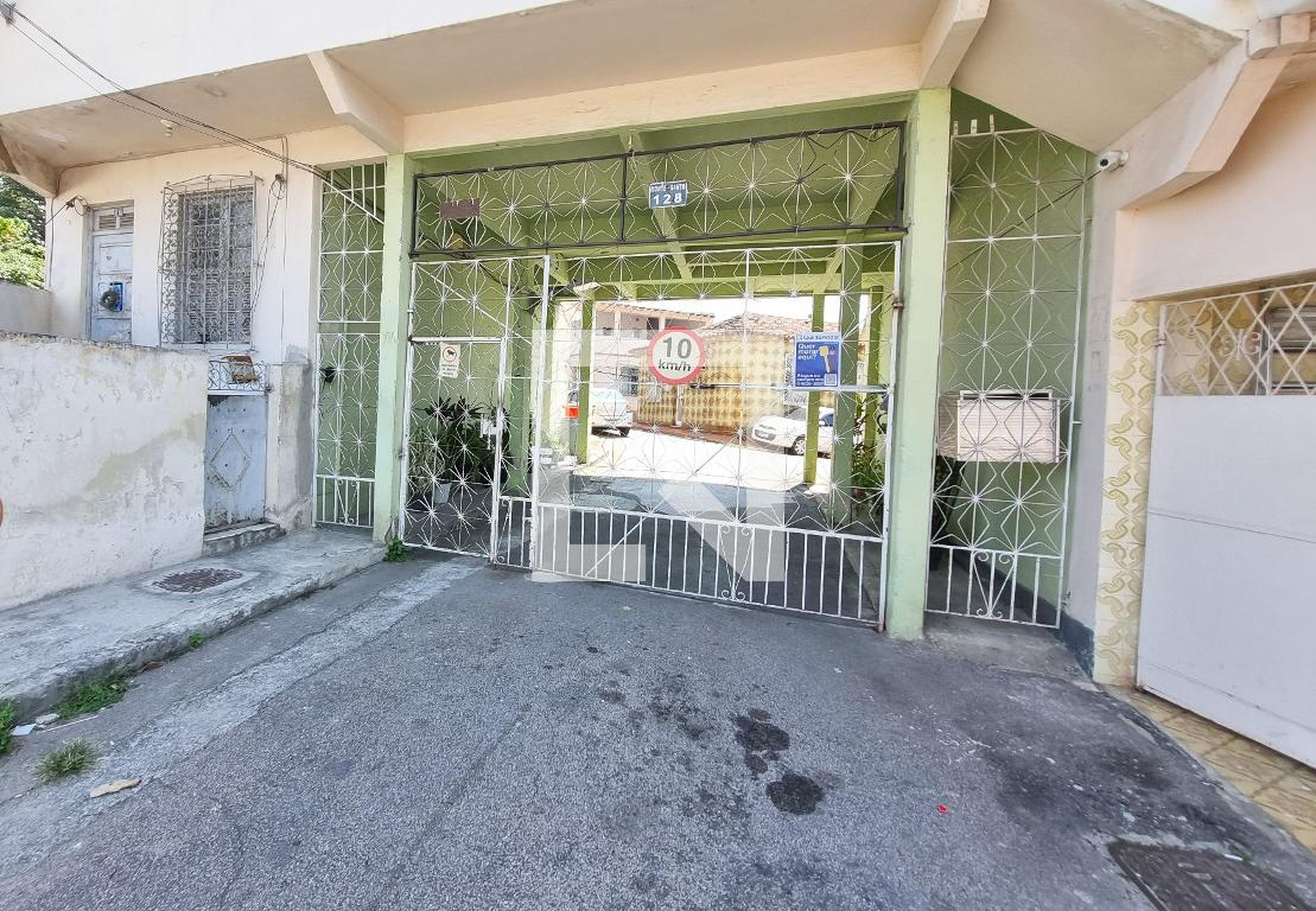 Fachada do Prédio Condomínio em Rua Monte Santo, 128