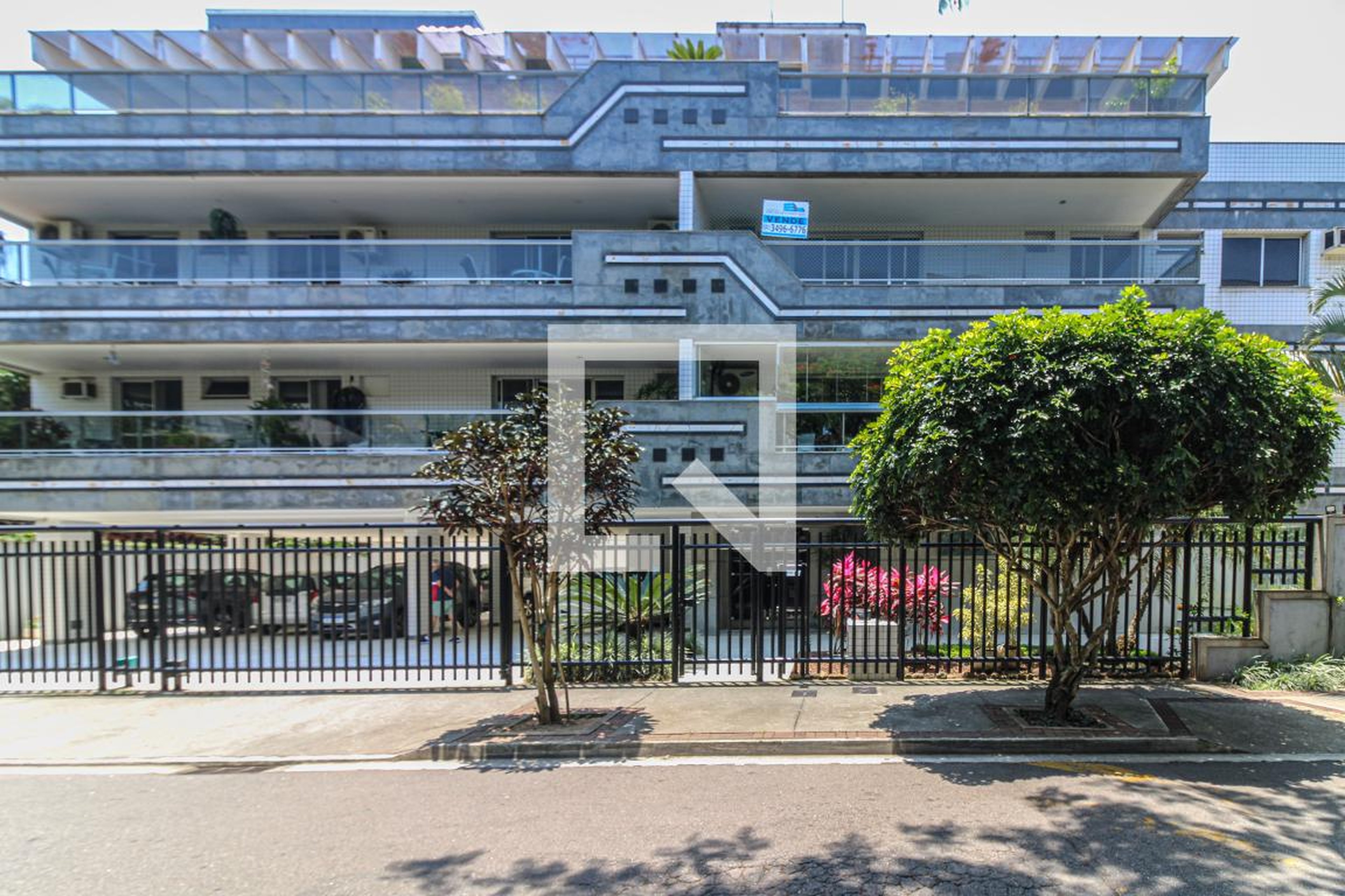 Fachada Condomínio em Rua Hugo Panasco Alvim, 300