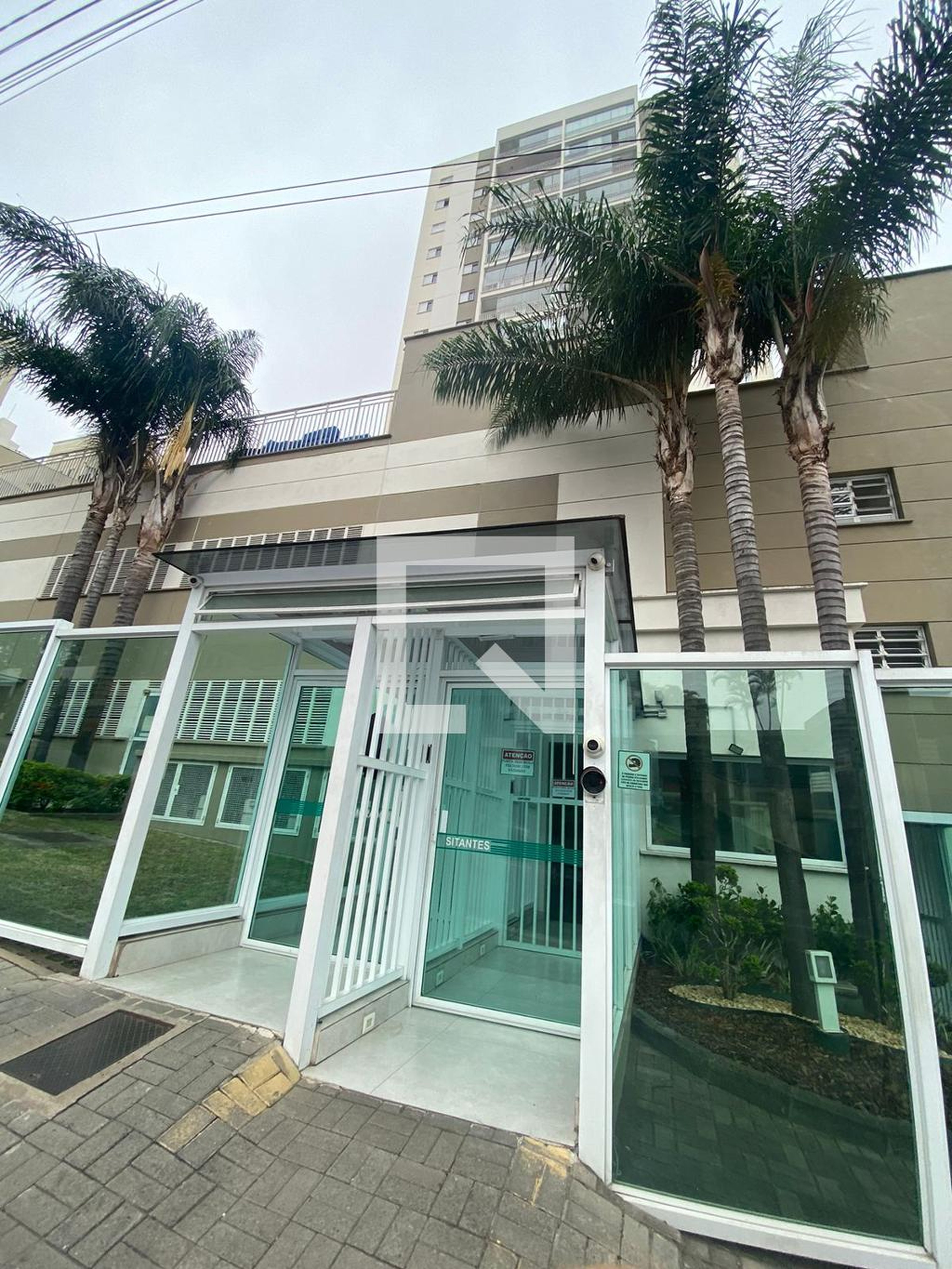 Fachada Condomínio em Avenida Dom Jaime de Barros Câmara, 975