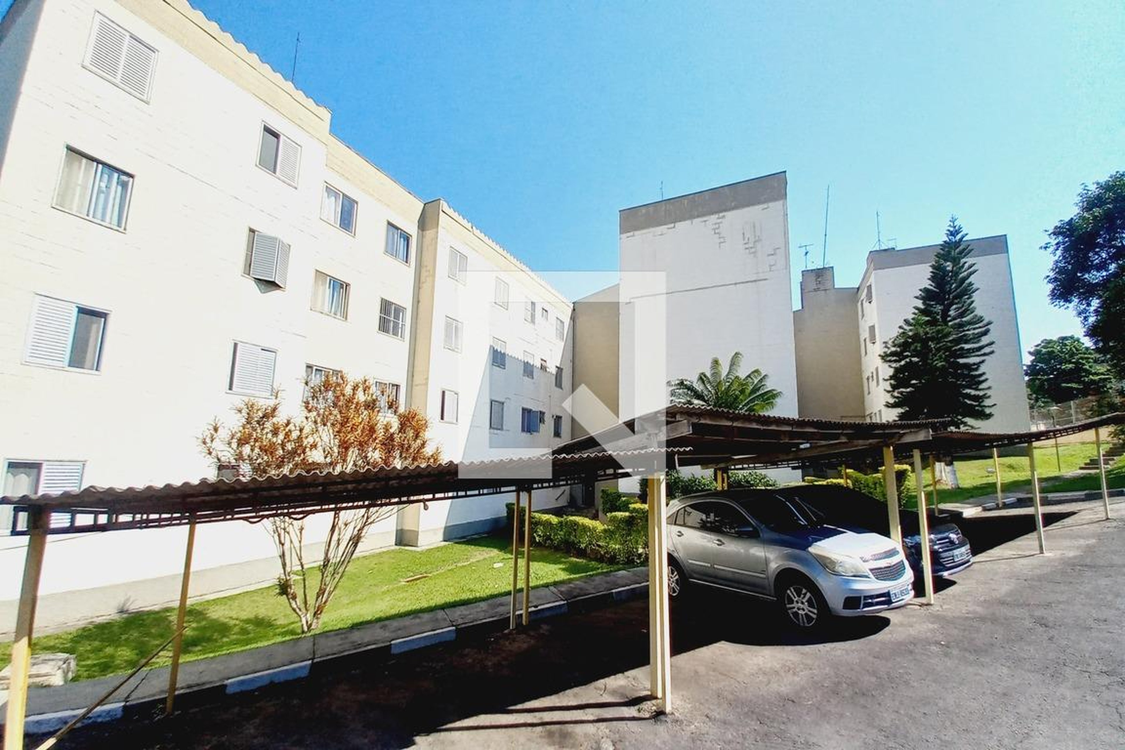 Fachada do Prédio Condomínio em Rua Carlos Roberto Caetano de Souza, 100