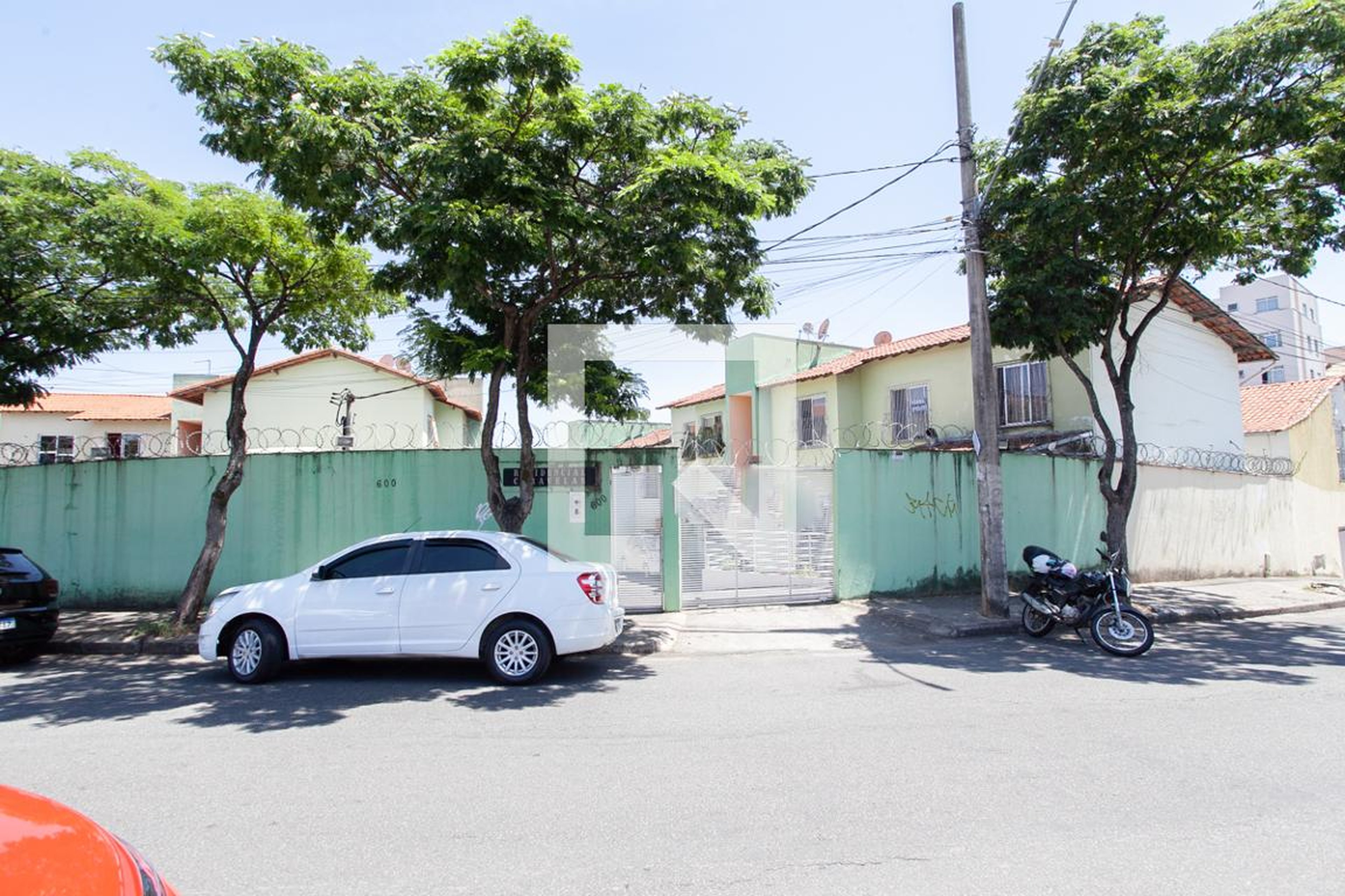 Fachada Condomínio em Rua Dinah Rocha Mello, 600