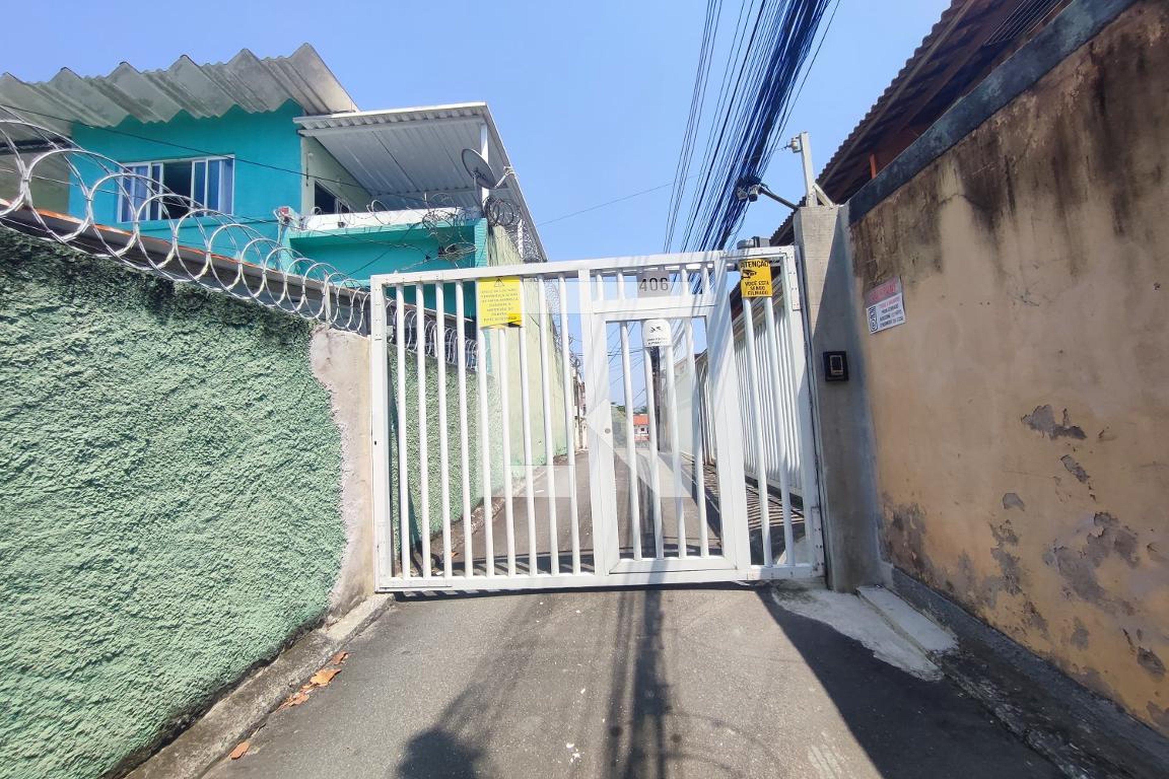 Entrada Condomínio em Rua Mapendi, 406