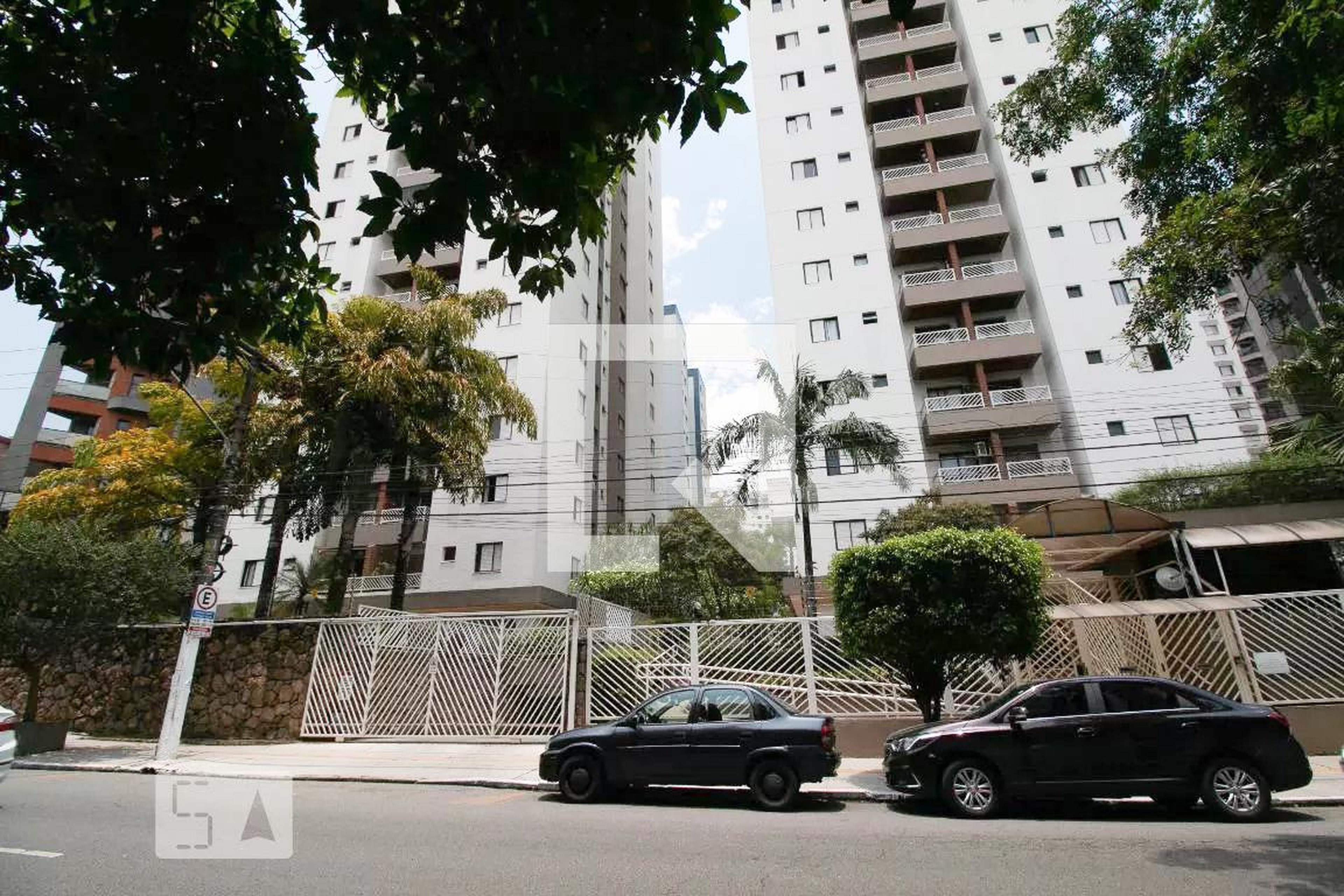 Fachada Condomínio em Rua Apucarana, 392