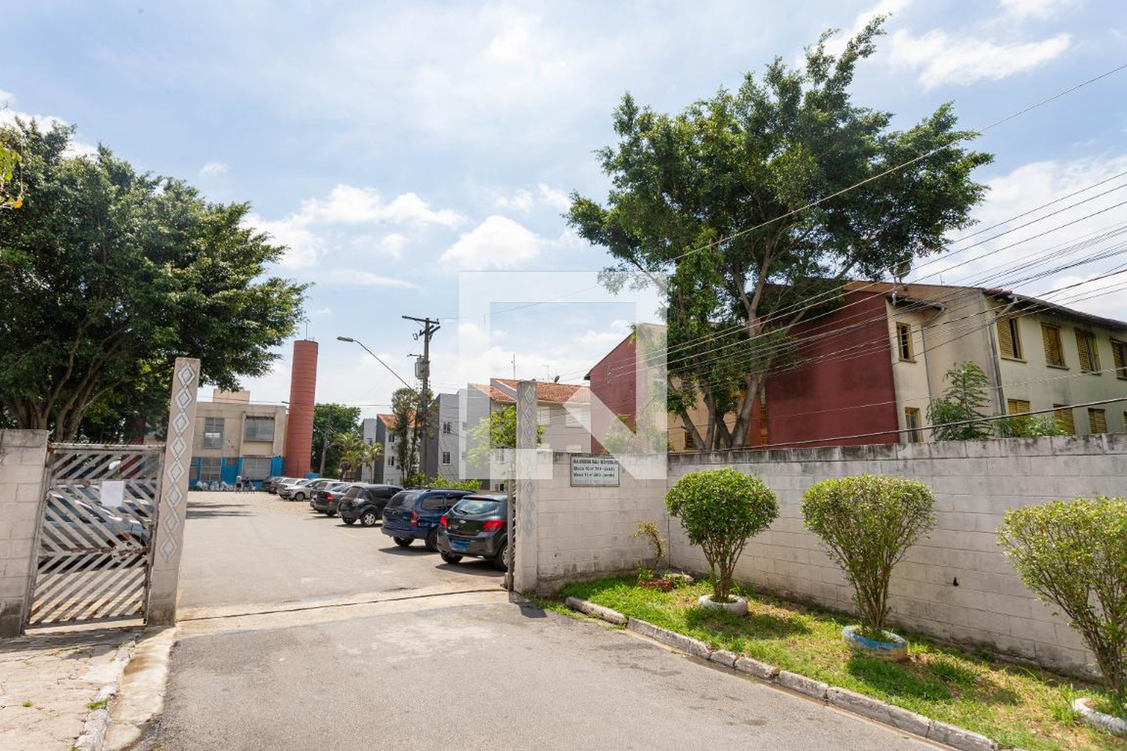 Fachada do condomínio Condomínio em Rua Jovercina Paula de Oliveira, 480