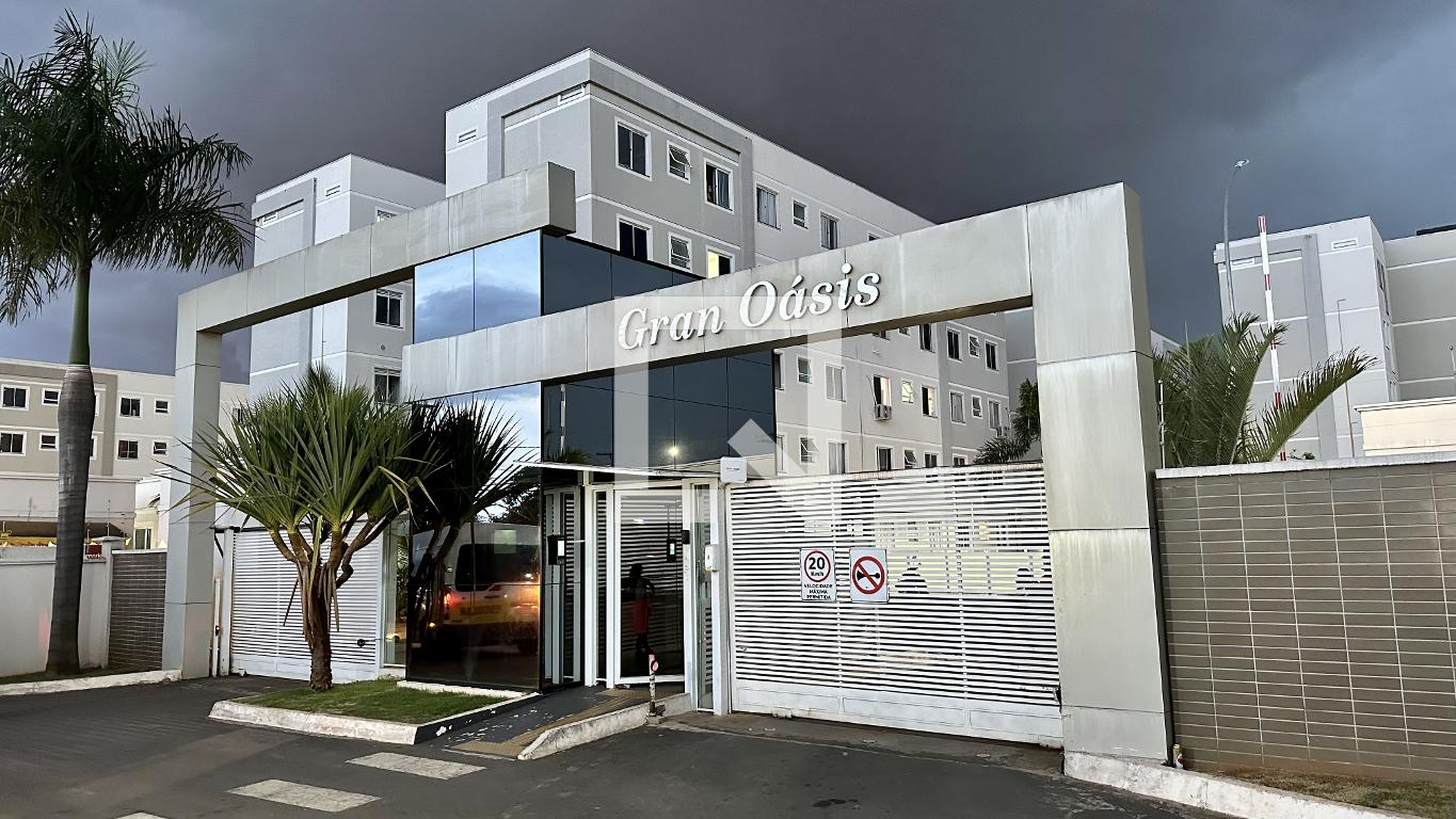 Fachada Condomínio em Rua Rosenval Alves dos Santos, 65