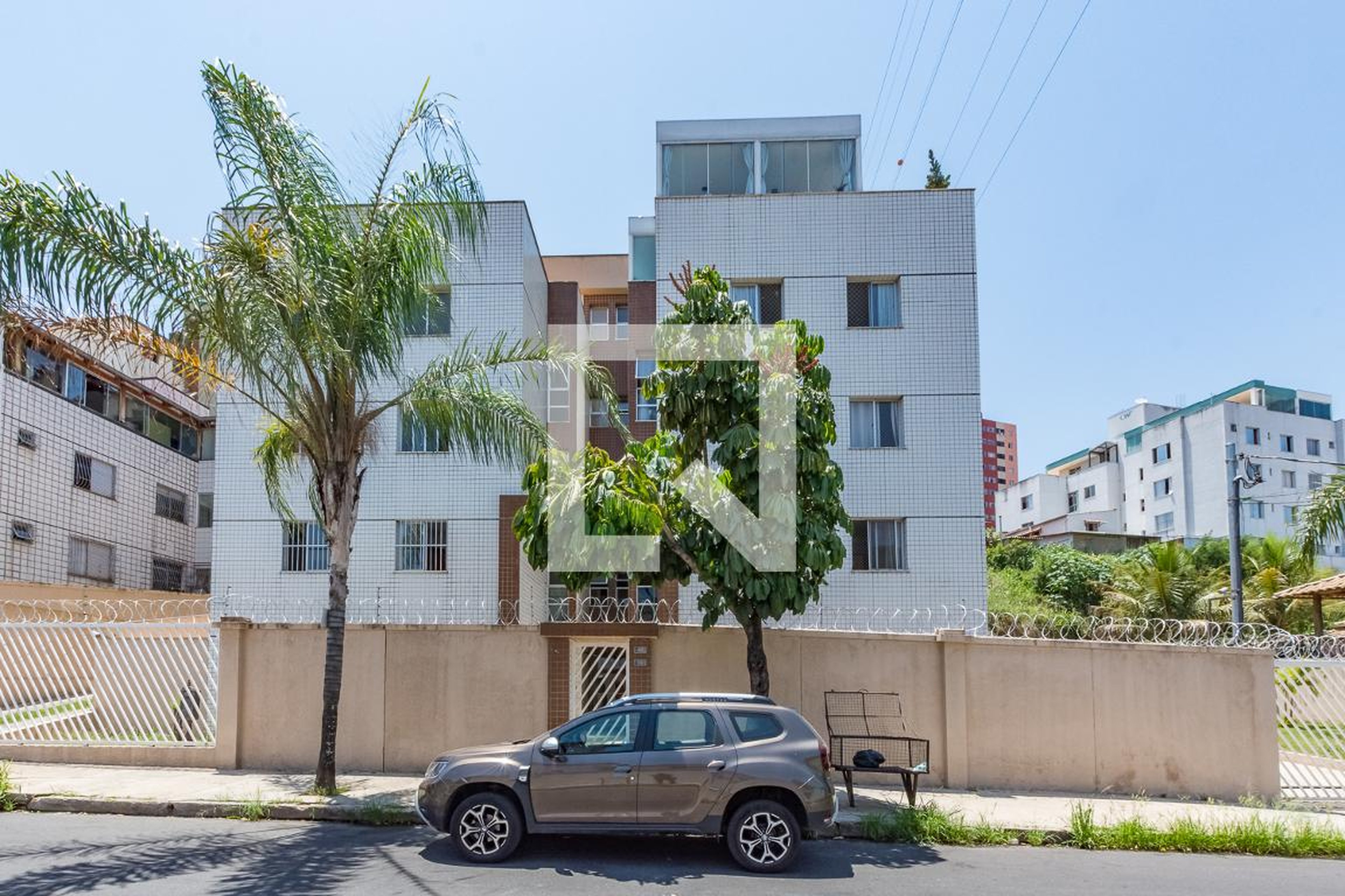 Fachada Condomínio em Rua Aerolito, 44