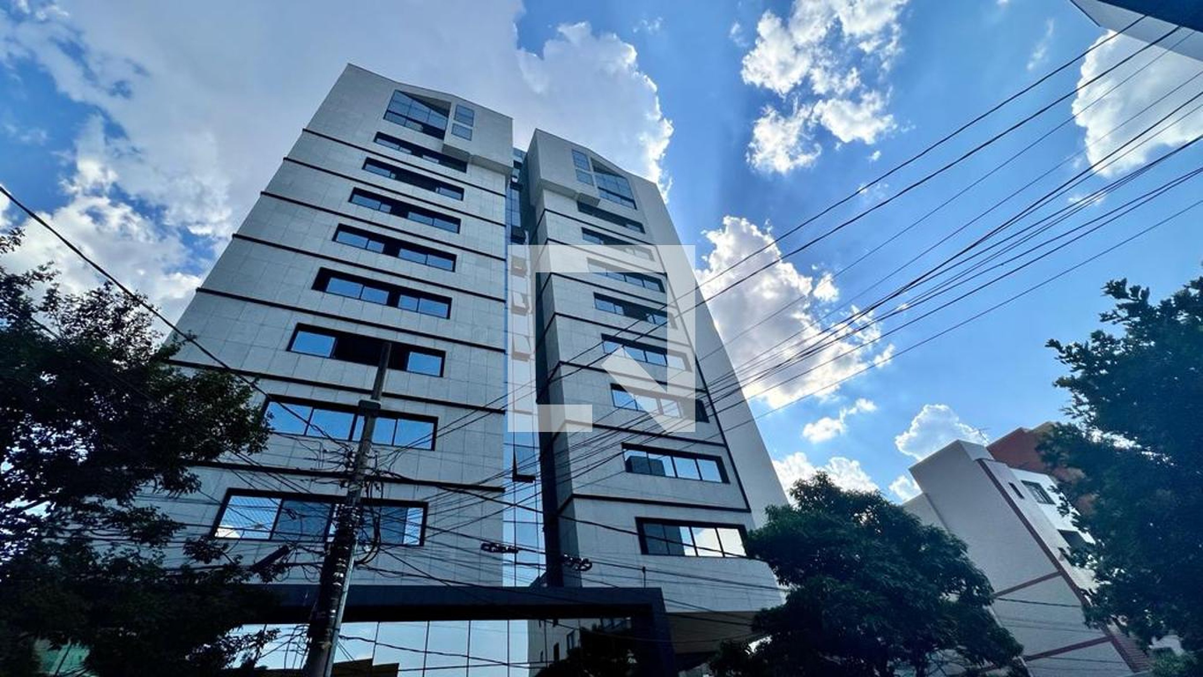 Fachada Condomínio em Rua Deputado Bernardino Sena Figueiredo, 532