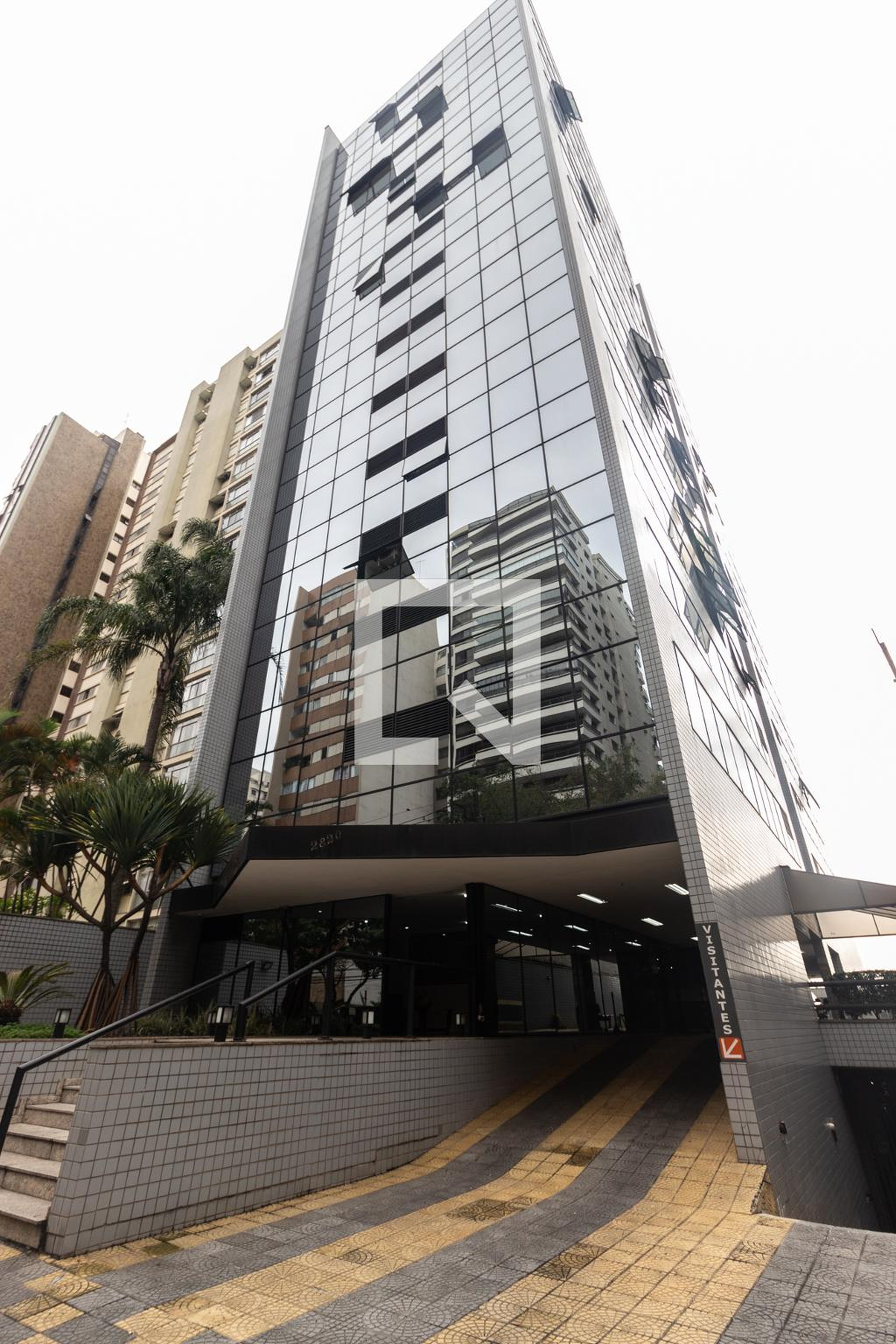 Fachada Condomínio em Rua Voluntários da Pátria, 2820